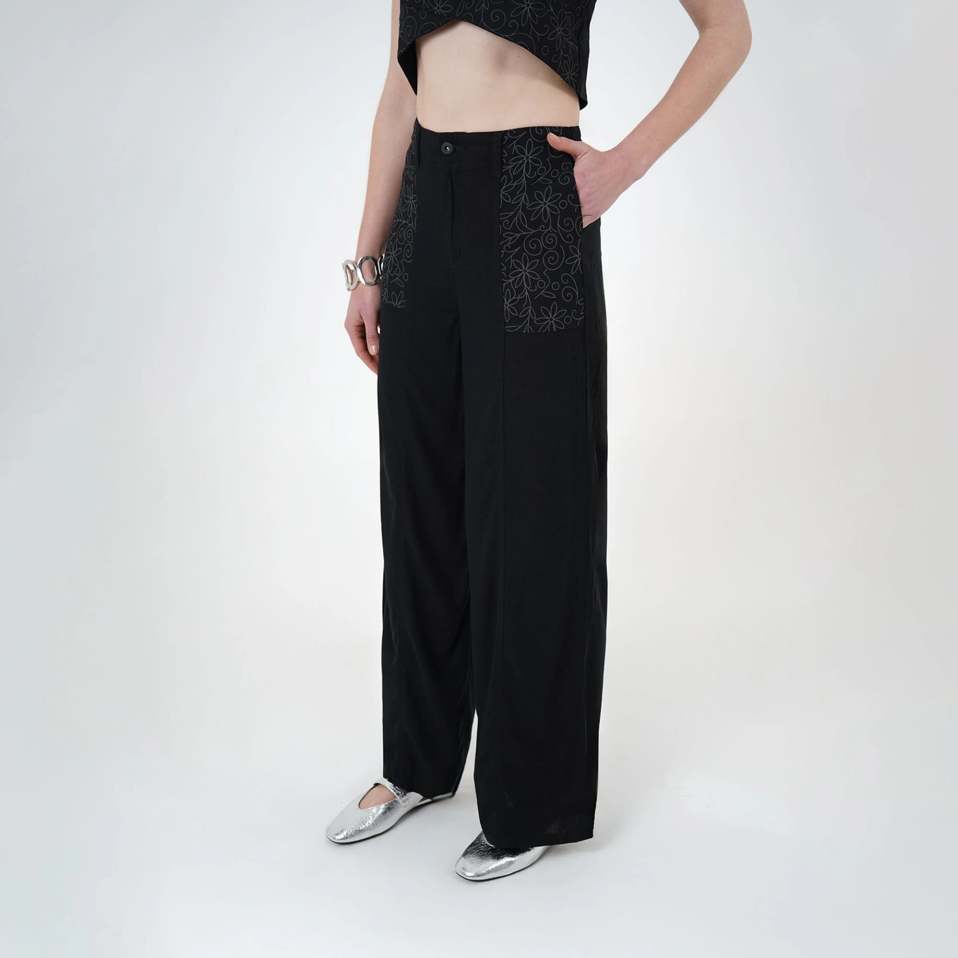 Pantalón ancho con grabado floral - imagen 6
