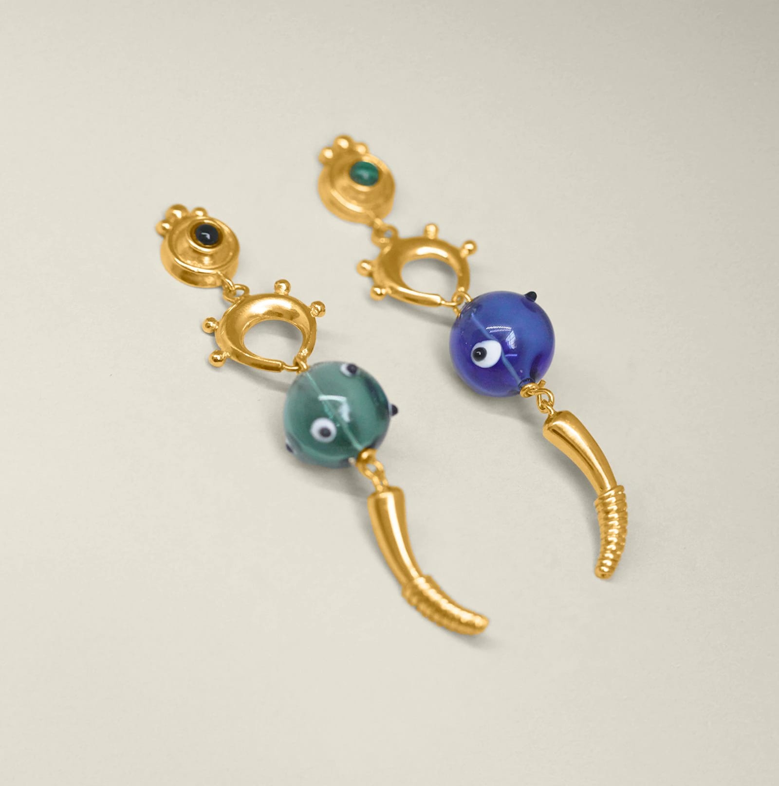 Amulet Earrings Gold - imagen 1