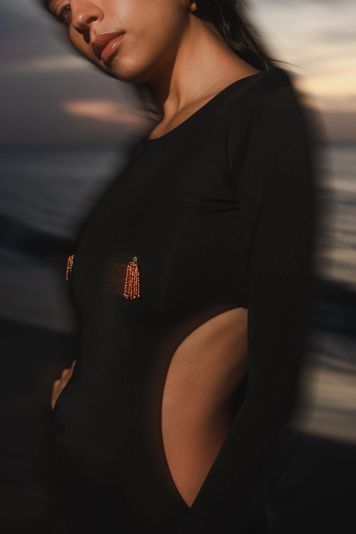 DALIA GOWN - BLACK (LONG-SLEEVE) - imagen 4
