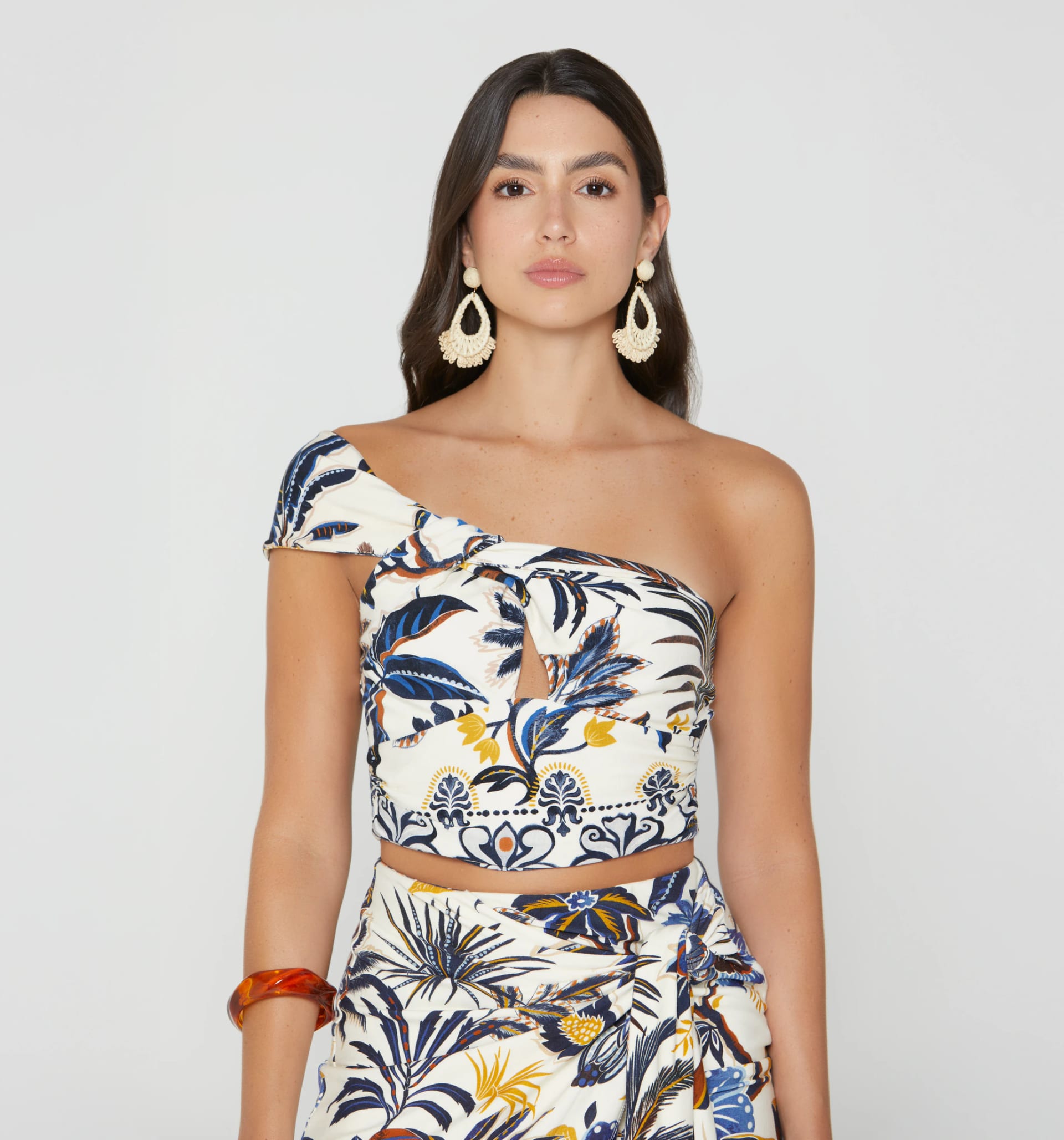 Blusa crop un solo hombro - imagen 1