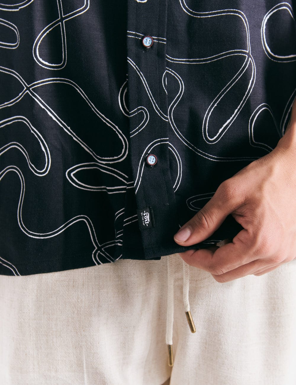 Camisa Regular Fit Born negro Hombre - imagen 4