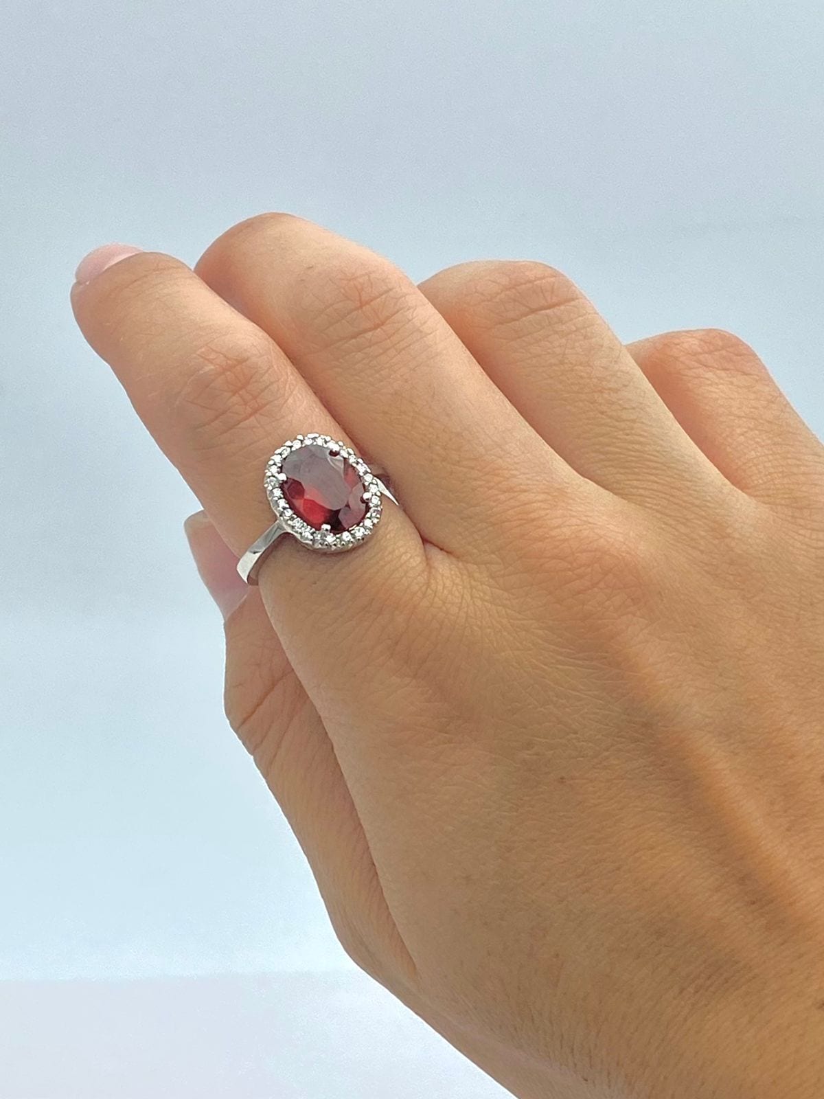 Anillo Granate con Diamantes en Oro 18K Blanco - imagen 2