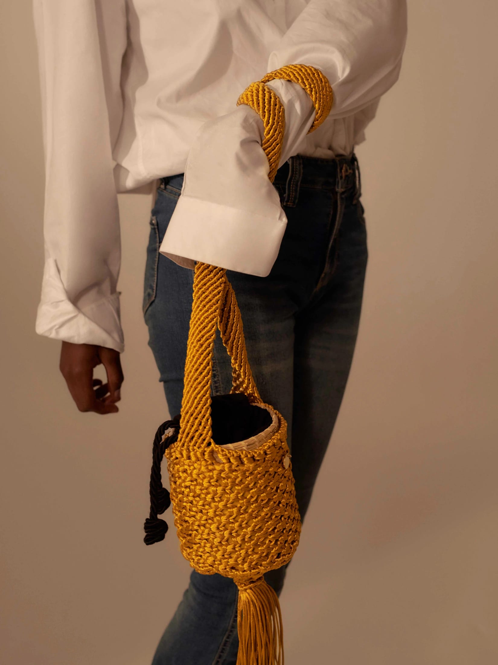 IVANNA BUCKET BAG - imagen 4