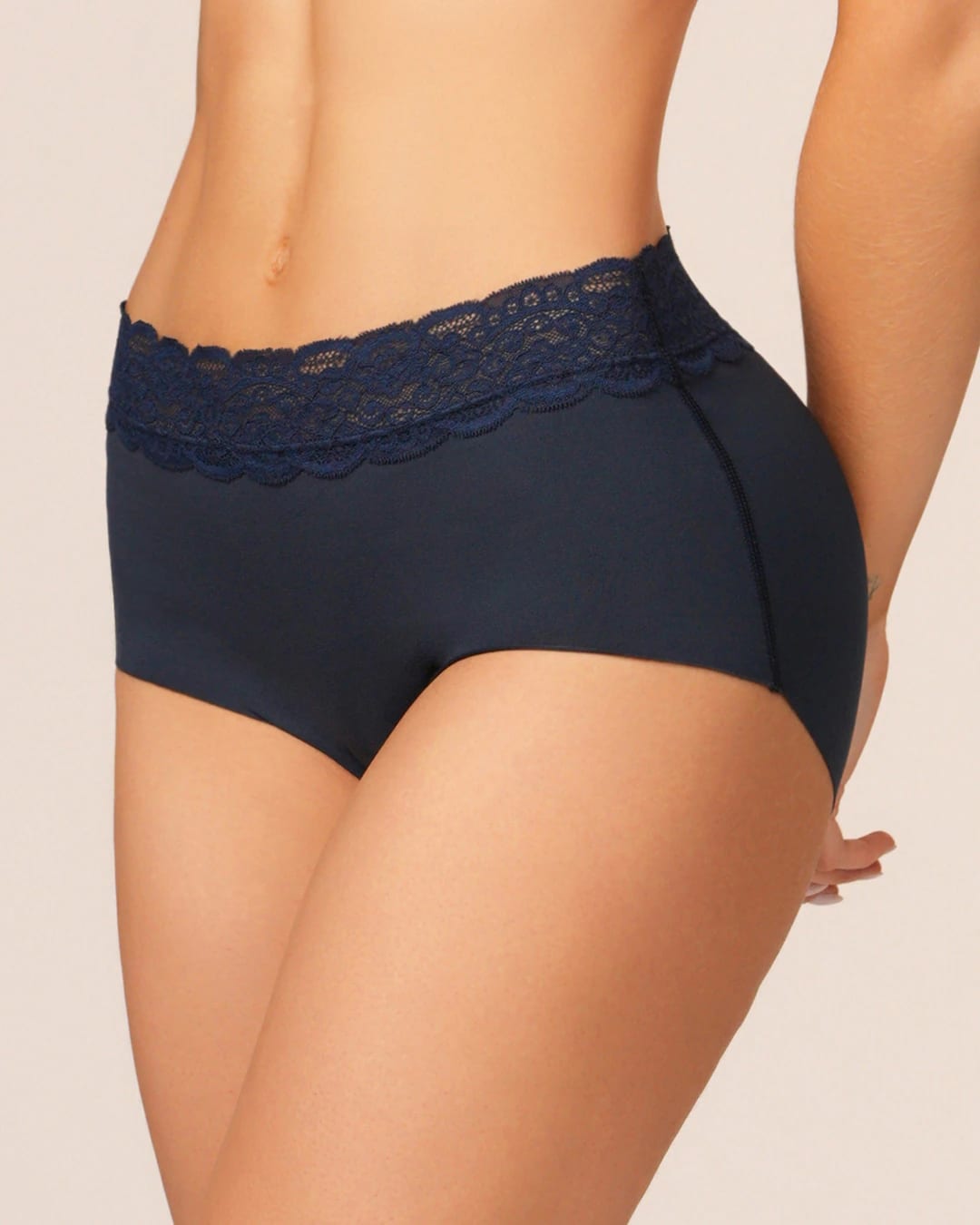 Panty Tiro Alto con Efecto Levanta Cola en Microfibra con Encaje Ref. 8070 - imagen 1