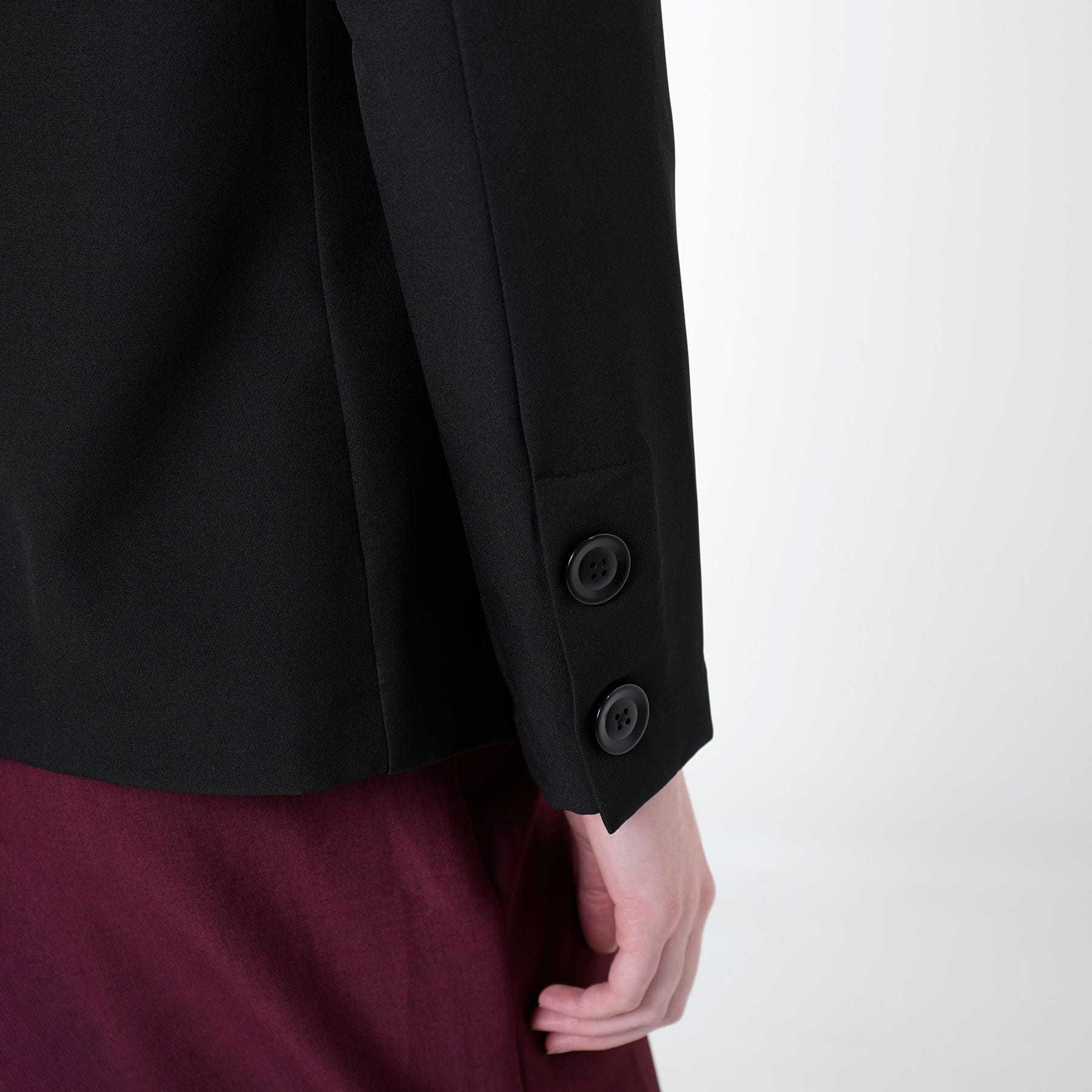 Chaqueta blazer básico con solapa y botones - imagen 16