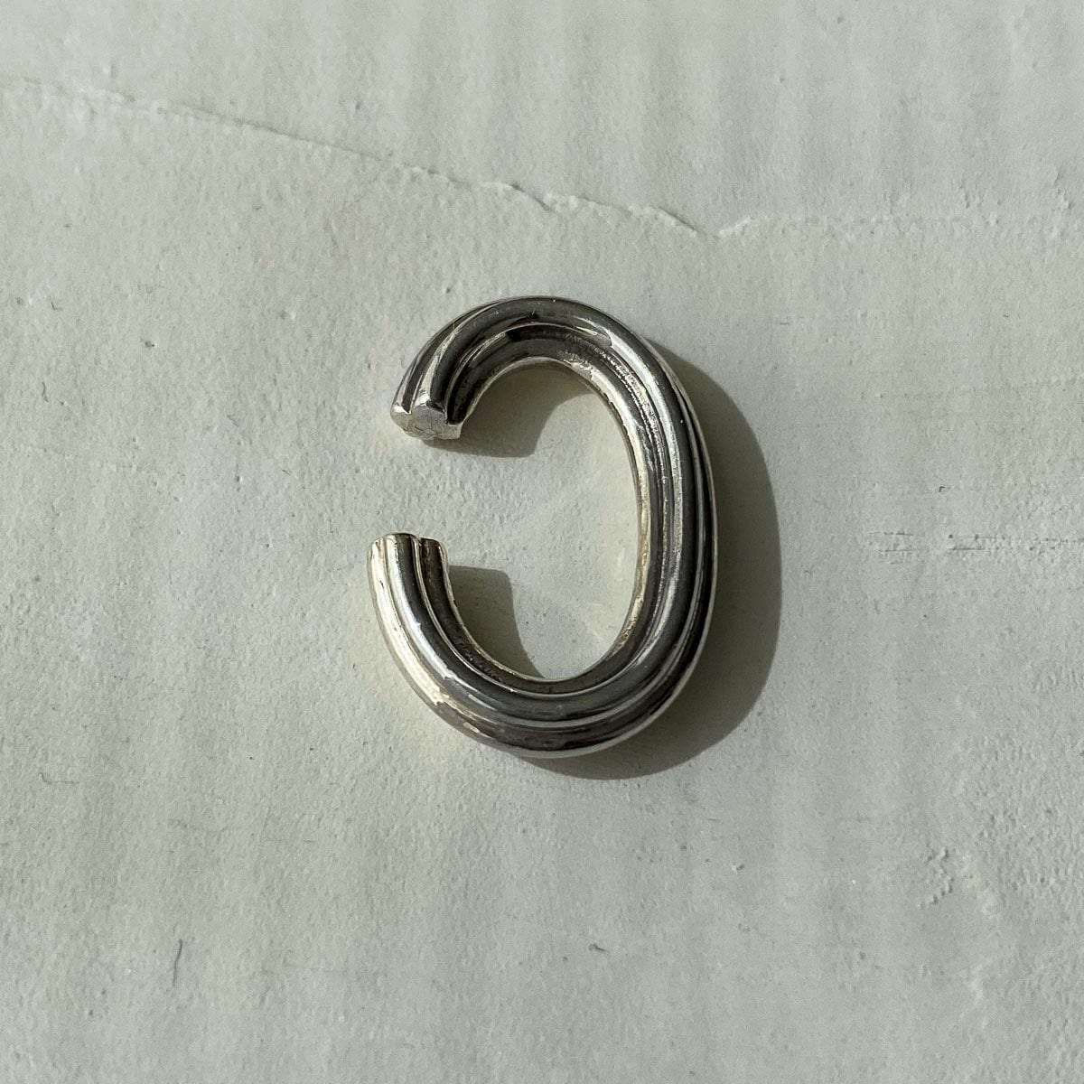 EAR CUFF PARALLEL PLATA - imagen 3