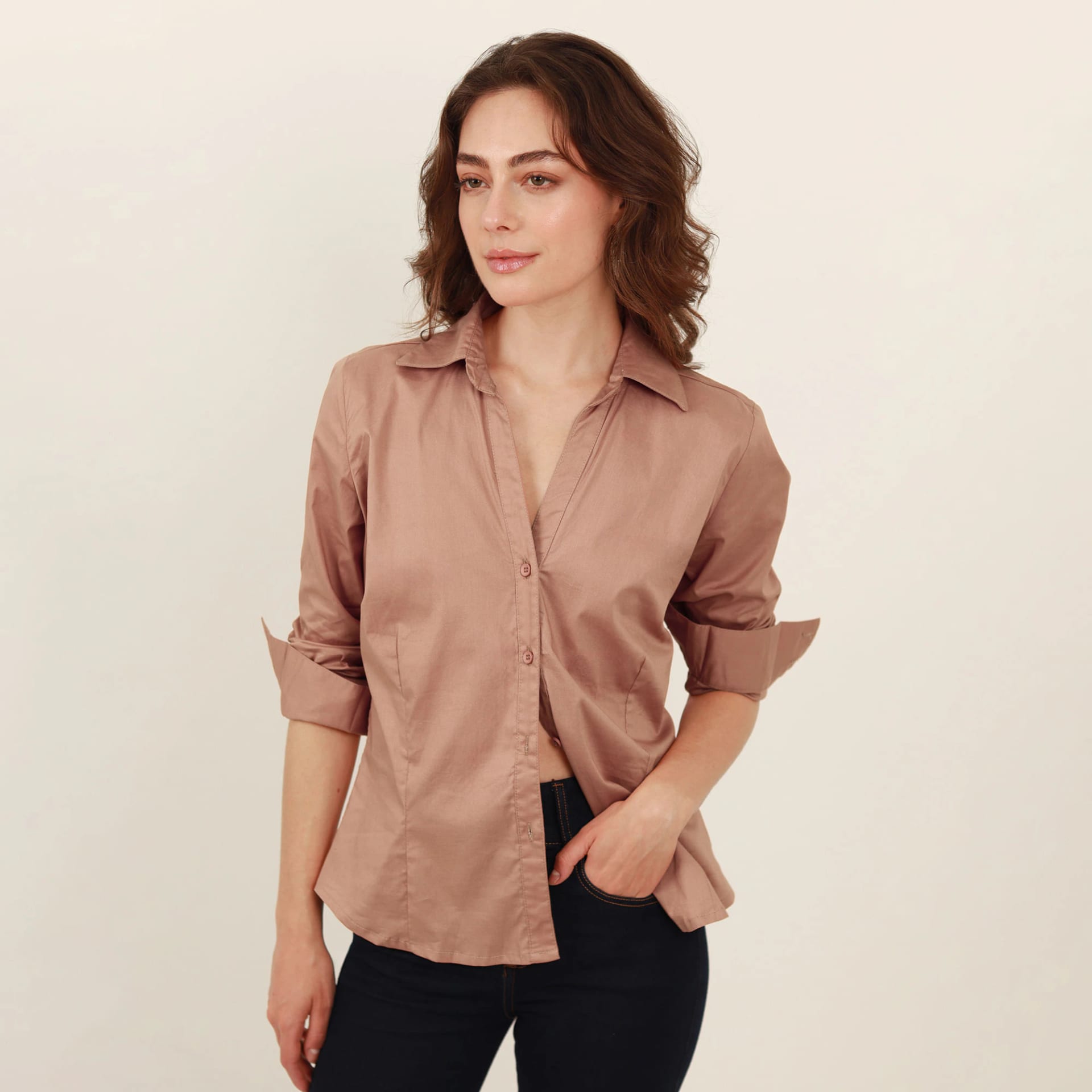 Blusa abierta cuello sport manga larga con pinzas de entalle - imagen 3