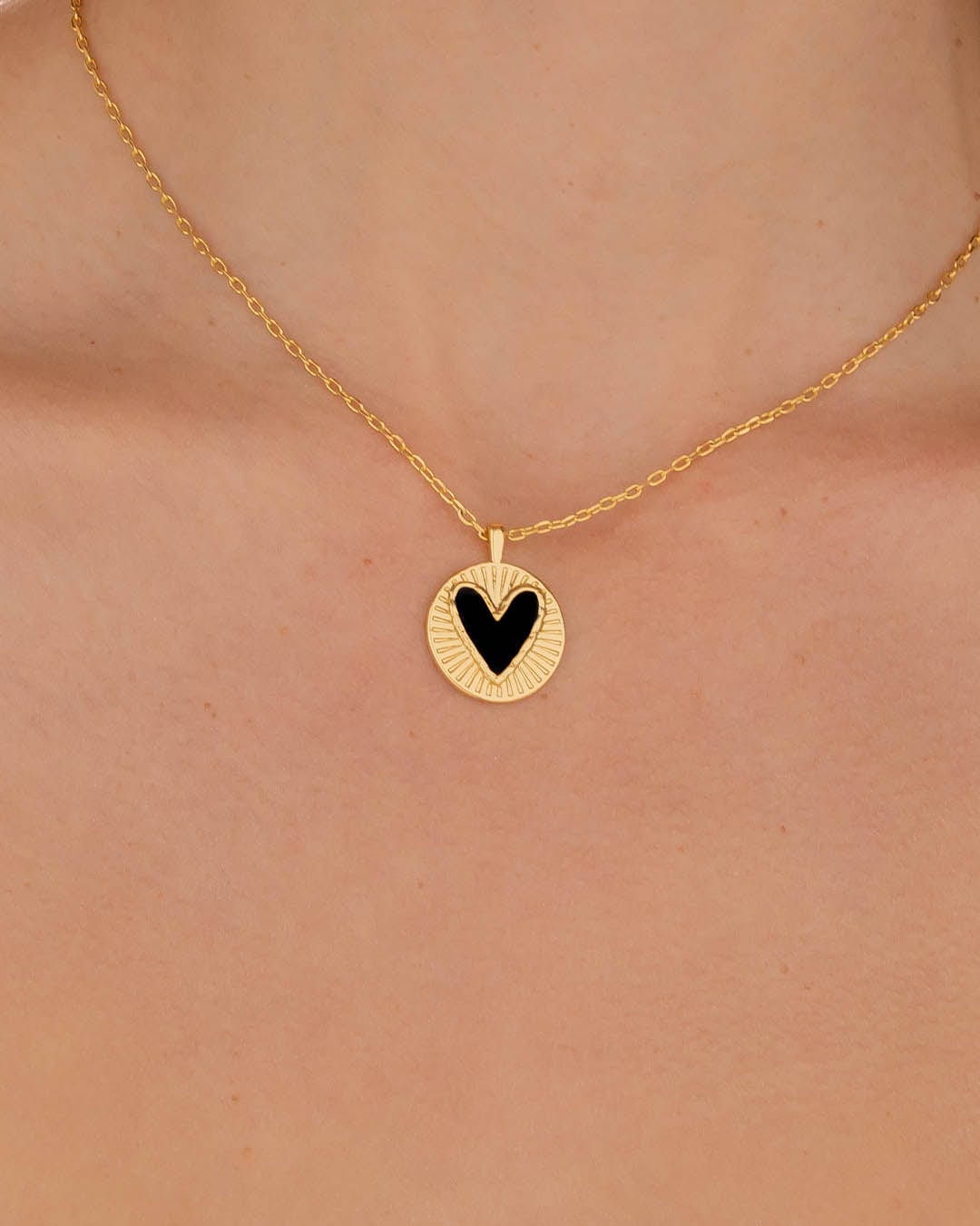 Collar Corazón Negro + Aretes - imagen 1
