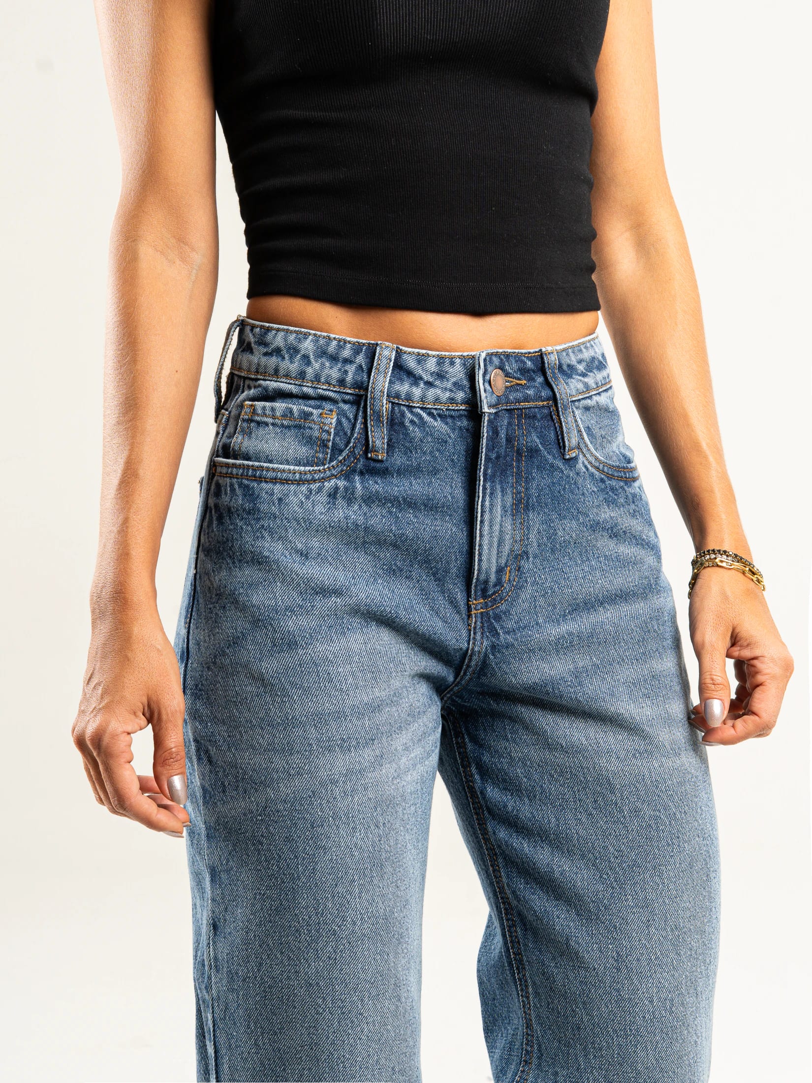 Ref: 066610 Jean mom flare, rígido, tiro alto, tono azul medio - imagen 4