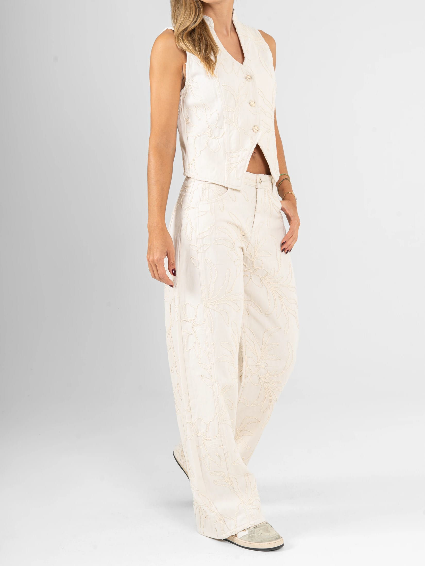 Ref: 0620305 Pantalón wide leg, tiro medio, tela bordada, tono natural - imagen 2