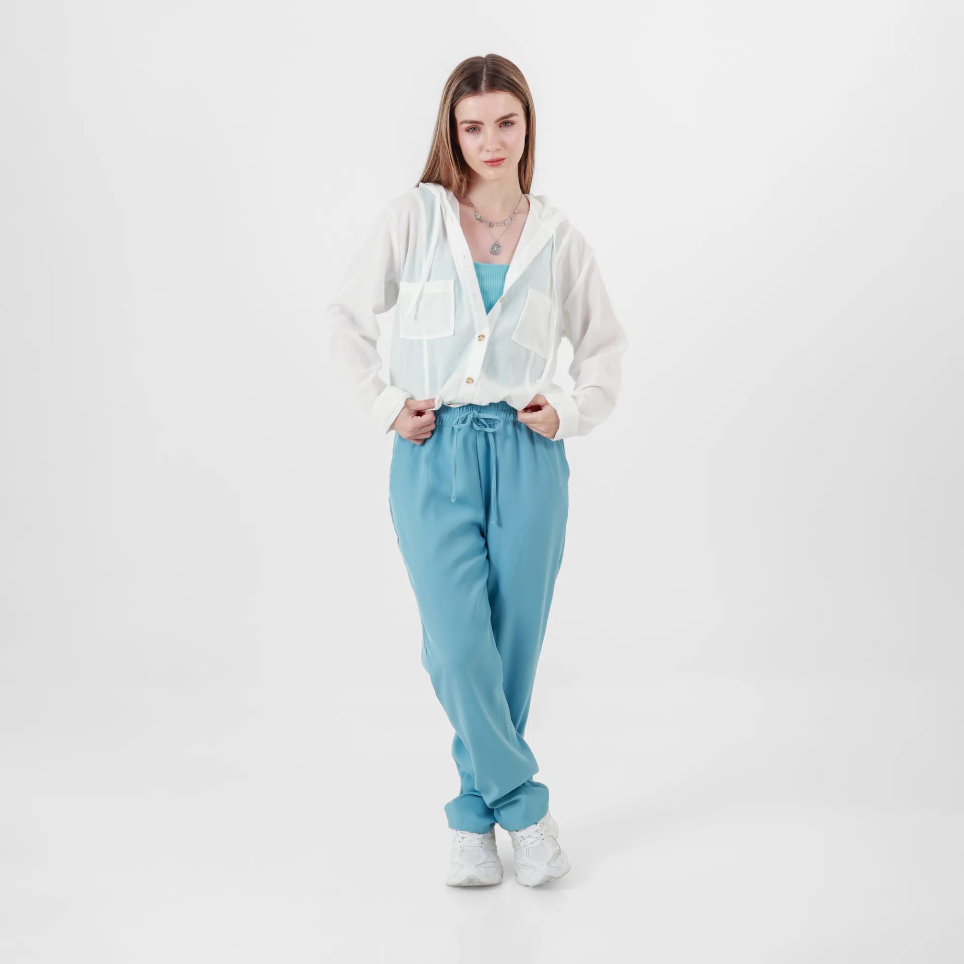 Chaqueta ligera manga larga con capucha y bolsillos - imagen 3