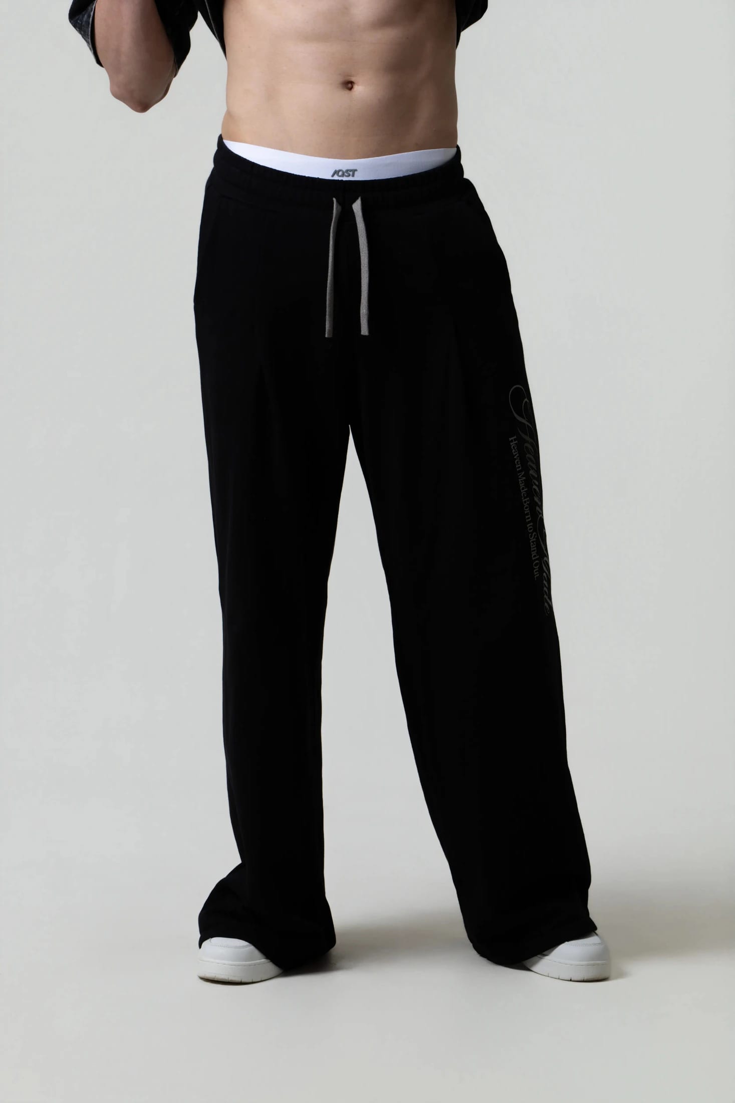 PANTALON SUDADERA COLOR NEGRO - imagen 1