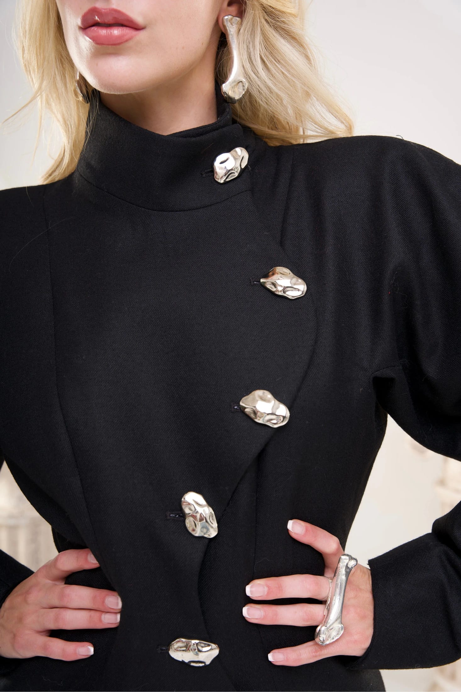 The Argent Sovereign Coat - imagen 3