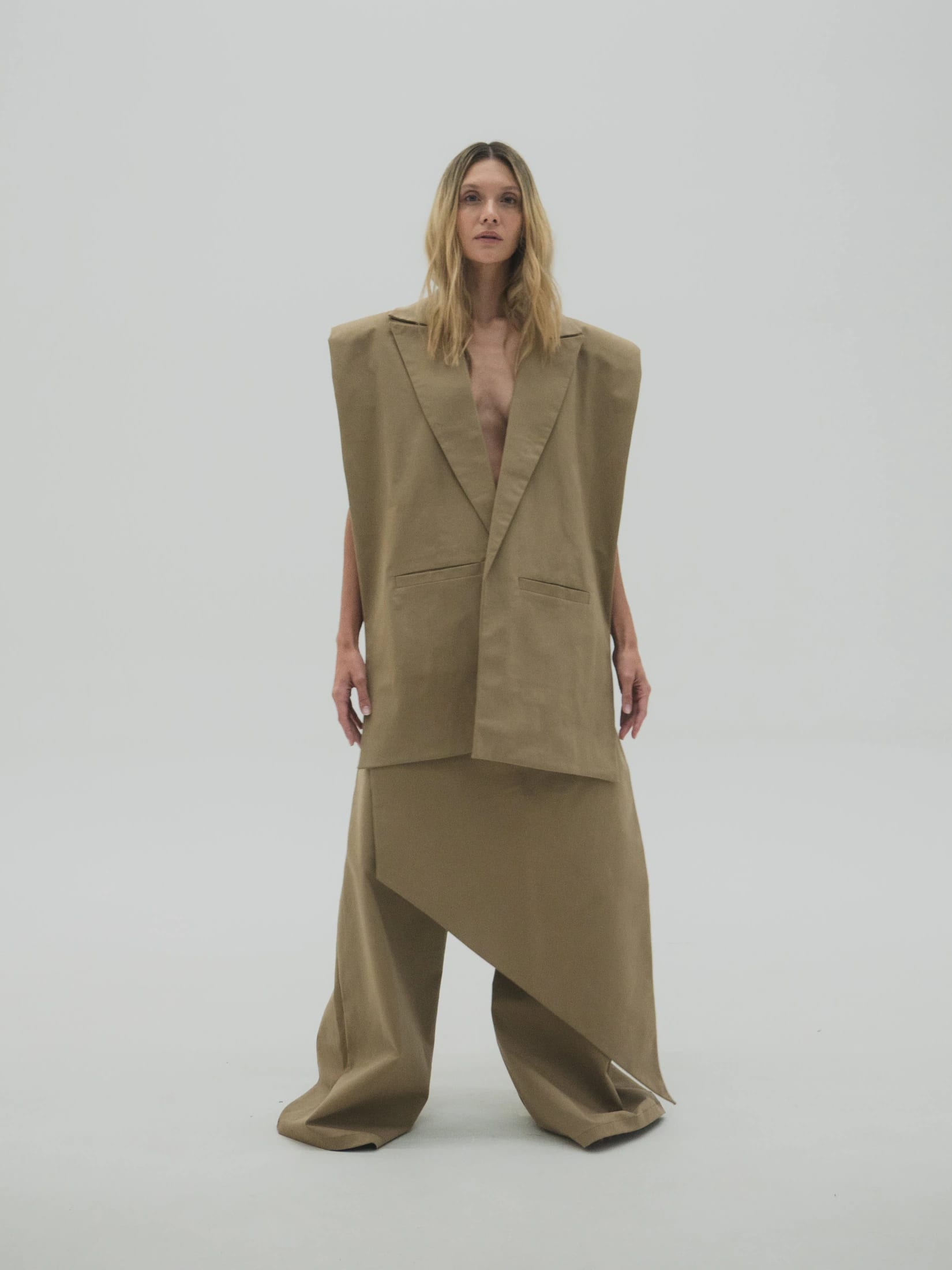Pantalón oversize con falda removible hombre - imagen 3