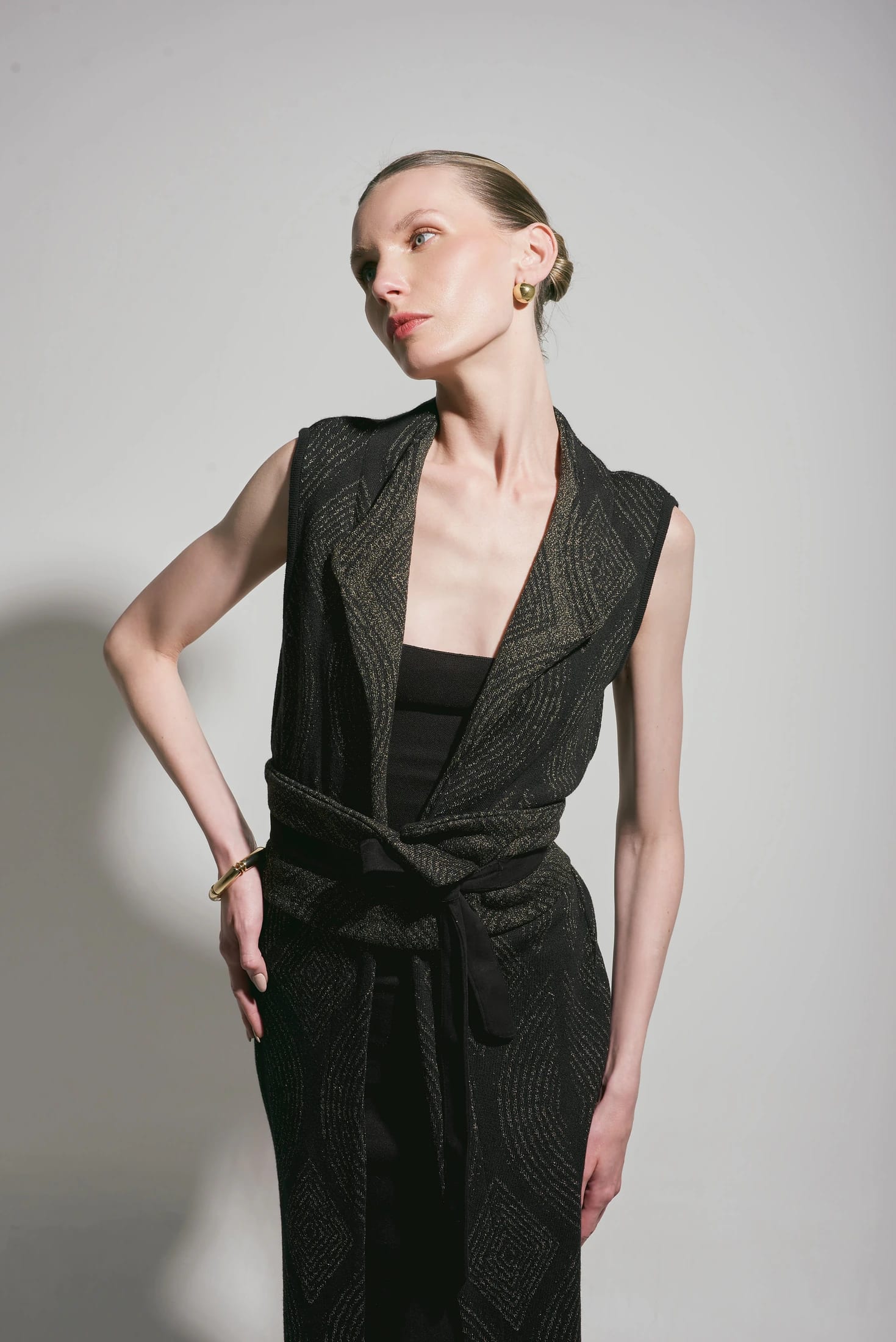 Chaleco Atenea Negro-Dorado - imagen 3