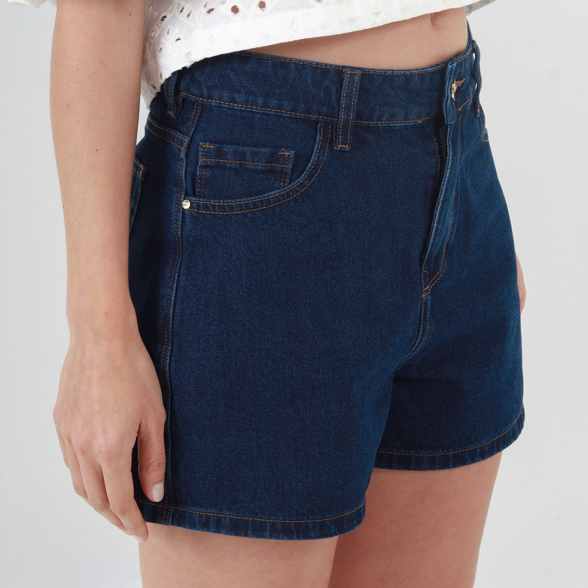 Short básico en jean tiro alto 5 bolsillos - imagen 3