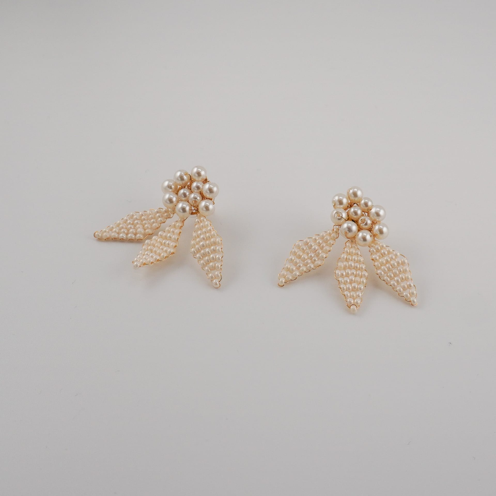 Ever After Petals & Pearls Studs - imagen 1
