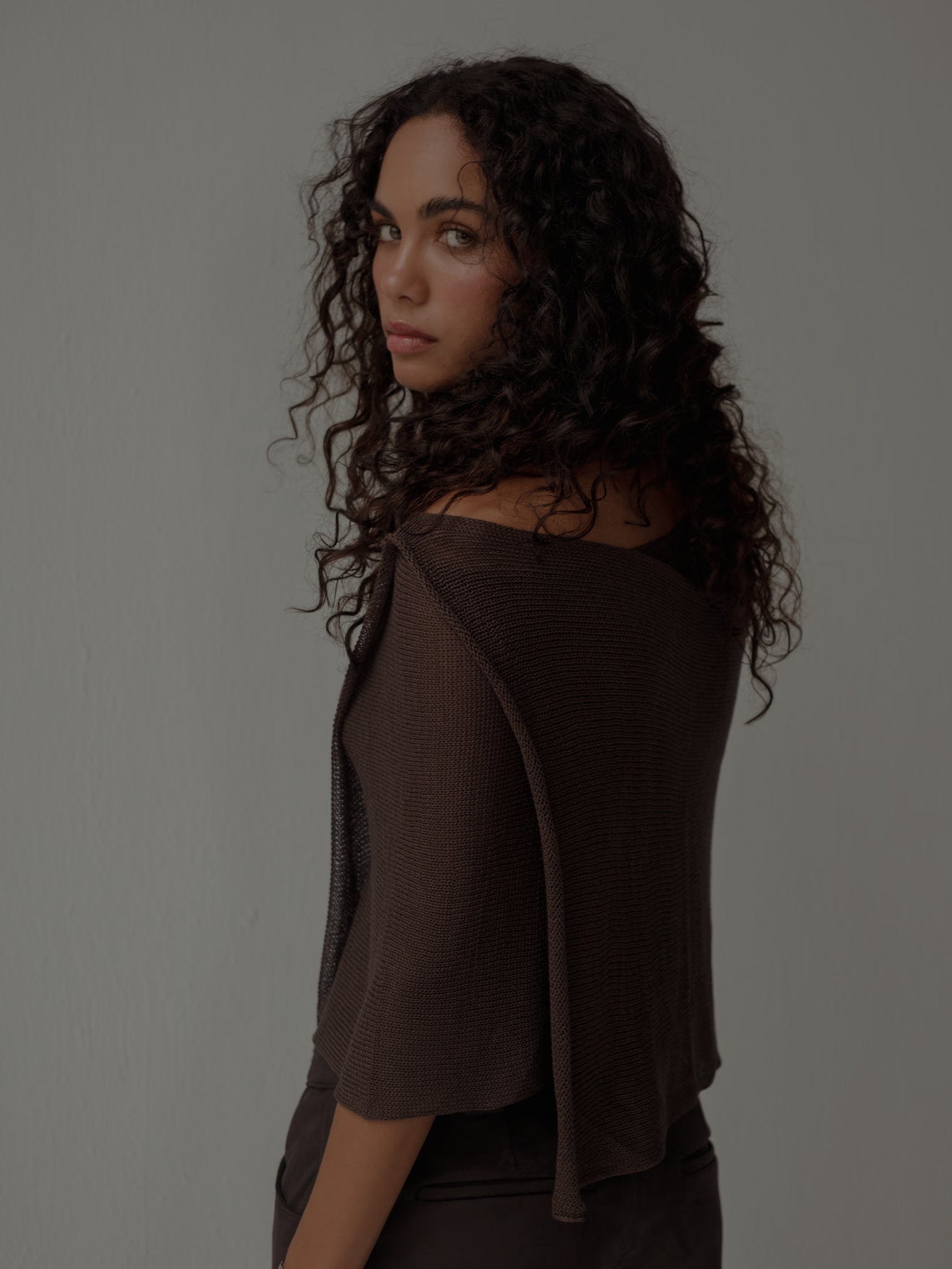 KNIT PONCHO - ESPRESSO - imagen 11