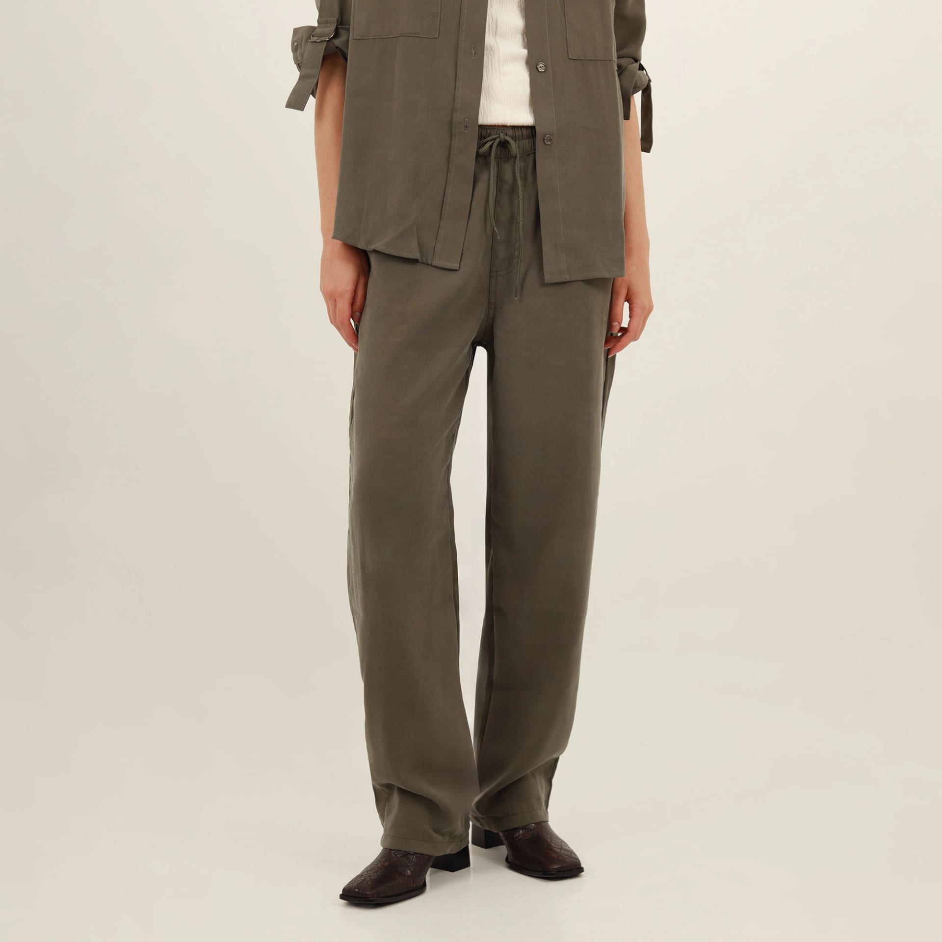 Pantalón bota recta con elastico en cintura y cordón - imagen 1