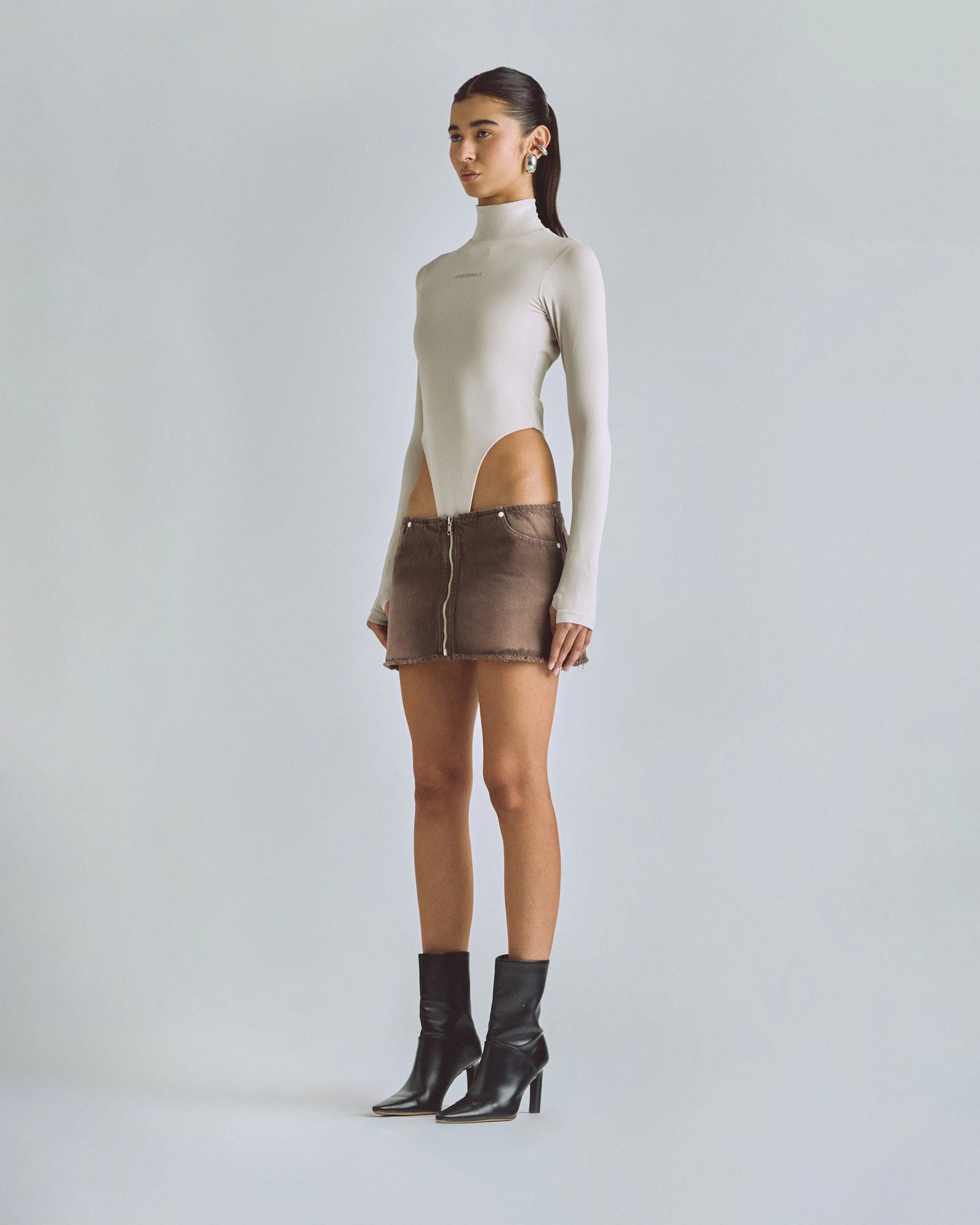 Basics Turtleneck Backless Body White - imagen 10