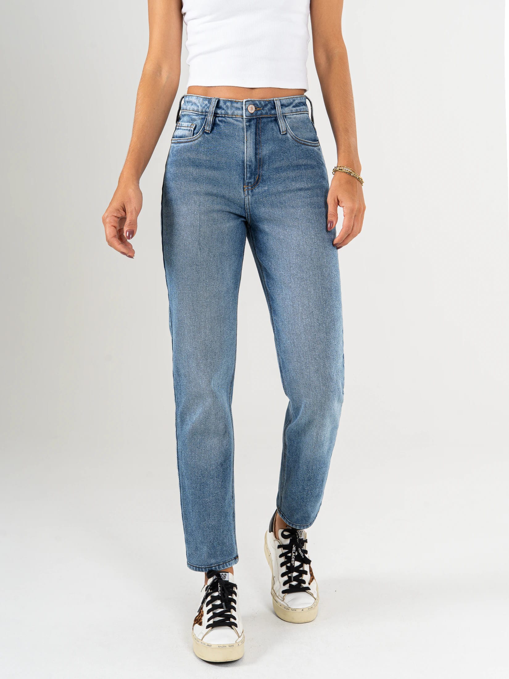 Ref: 065803 Jean Mom fit, slim cropped, stretch, tiro alto, tono azul medio claro - imagen 1