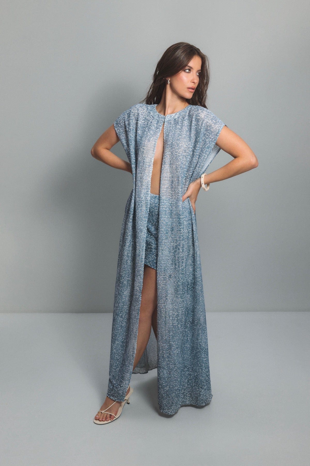 Alina Cape | Blue Haze - imagen 4