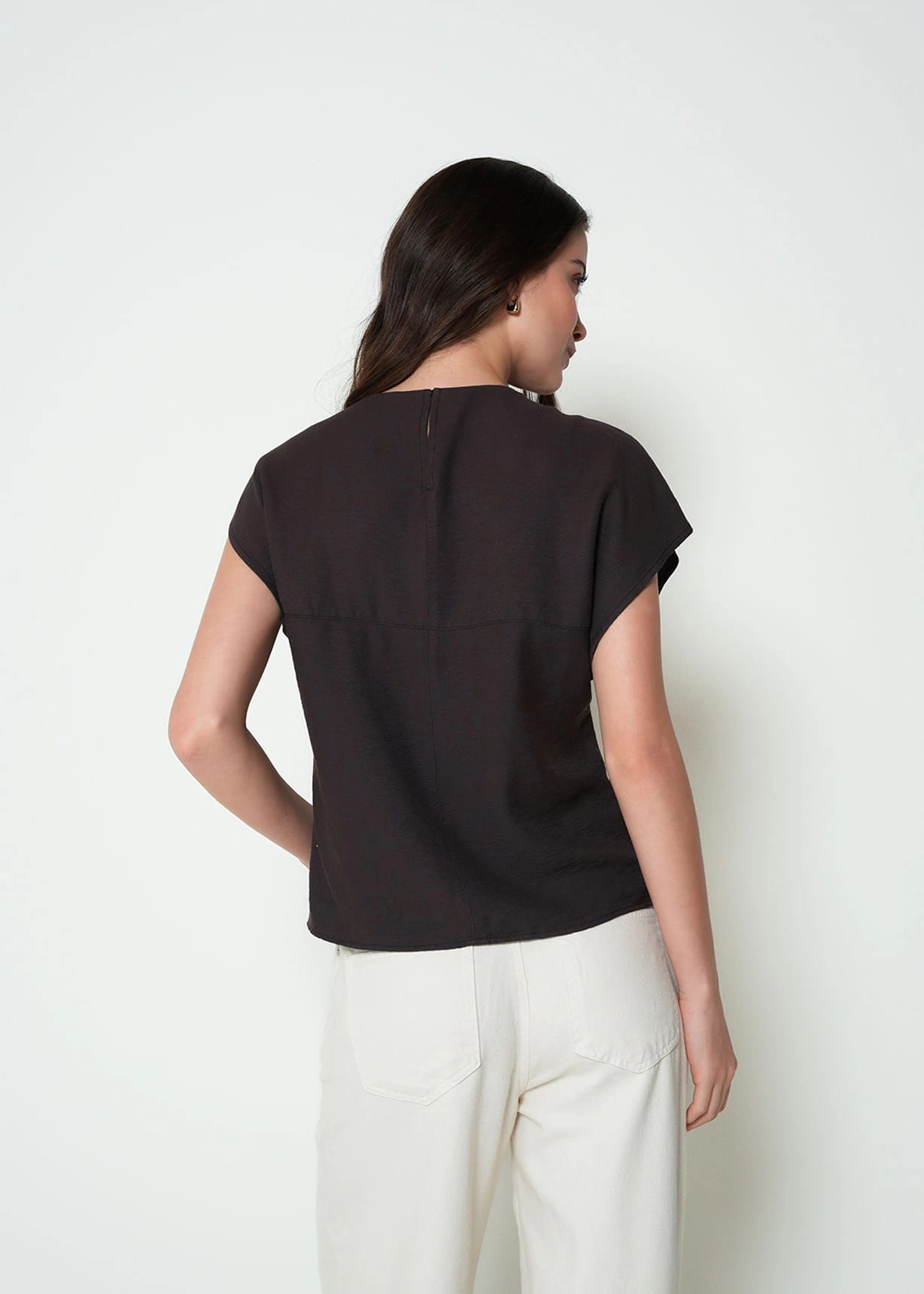 Camisa con recogido en hombro - imagen 6