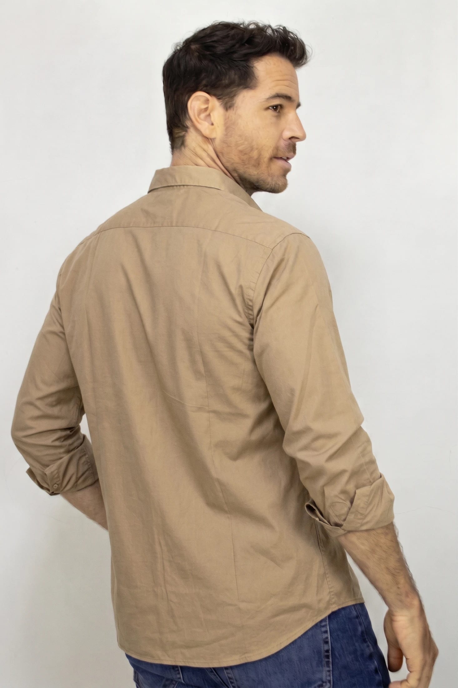 CAMISA MANGA LARGA CAFE EN POPELINA PARA HOMBRE - imagen 2