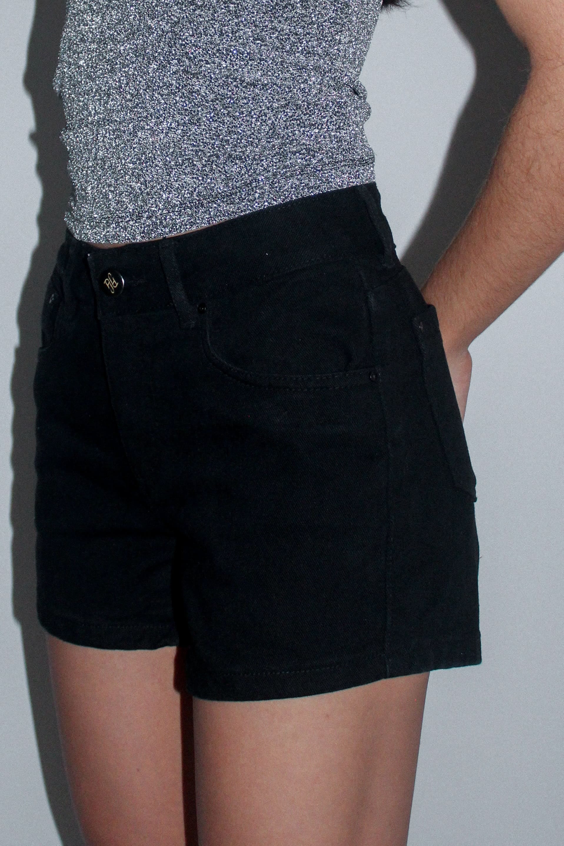 Black Shorts - imagen 3