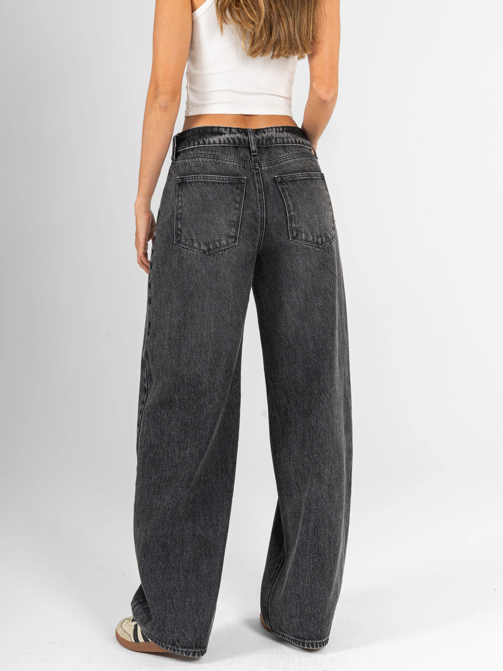 Ref: 066531 Jean wide leg, rígido, tiro medio, detalle en pretina, tono gris medio - imagen 2
