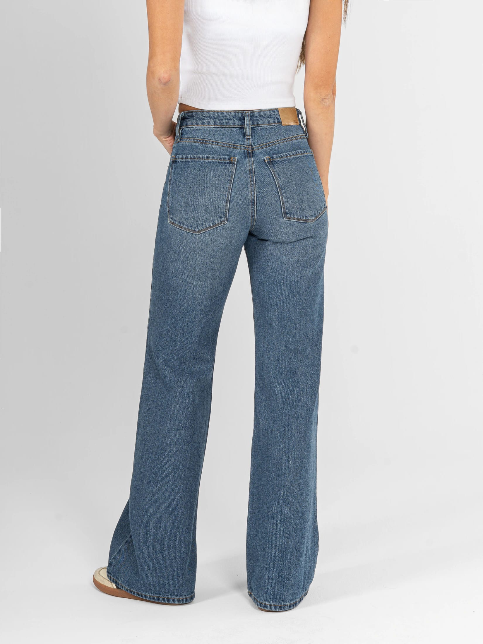 Ref: 066473 Jean mom flare, rígido, tiro medio, tono azul medio - imagen 2