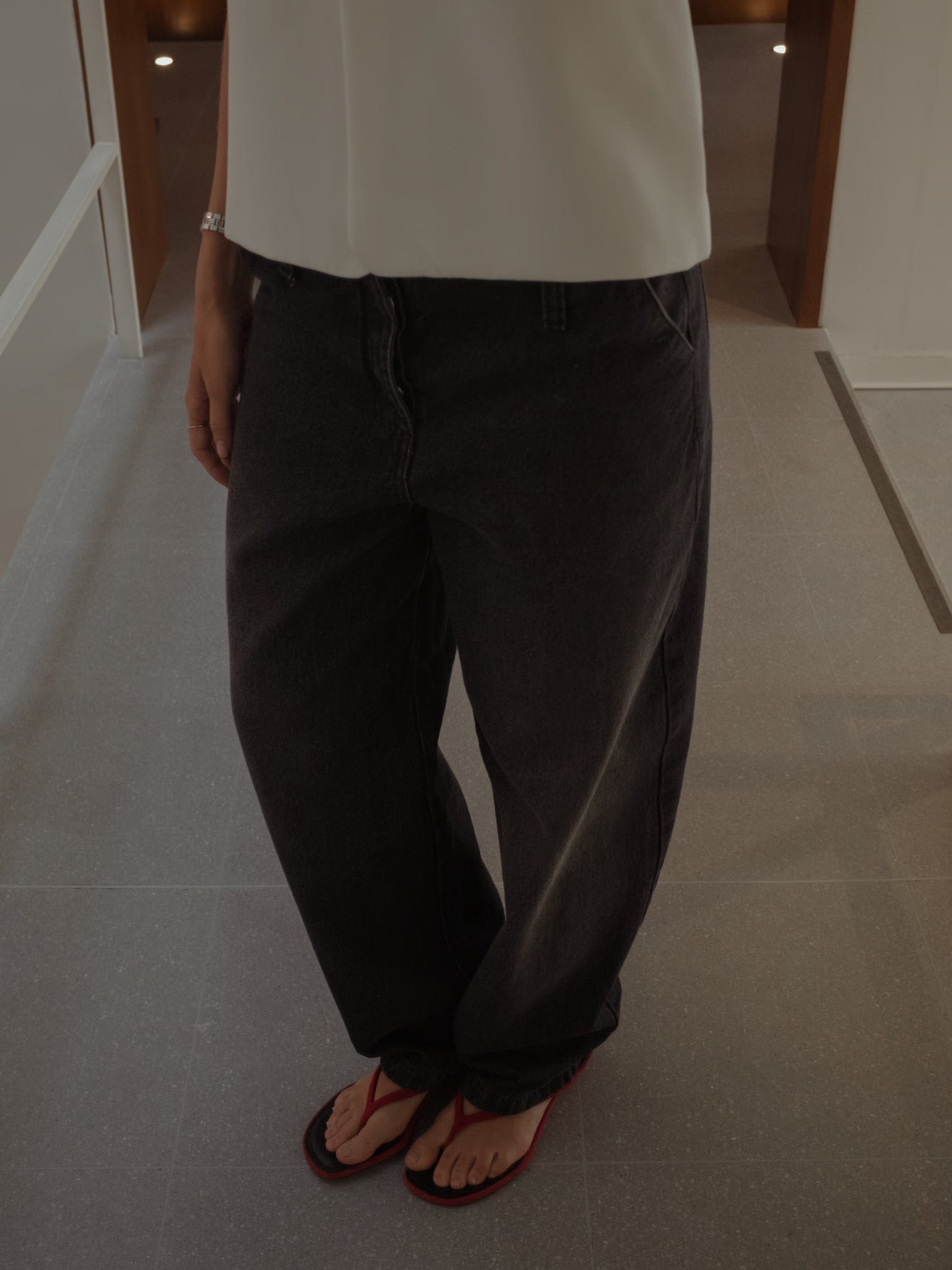 SARTORIAL BARREL JEAN - BLACK PEPPER - imagen 10