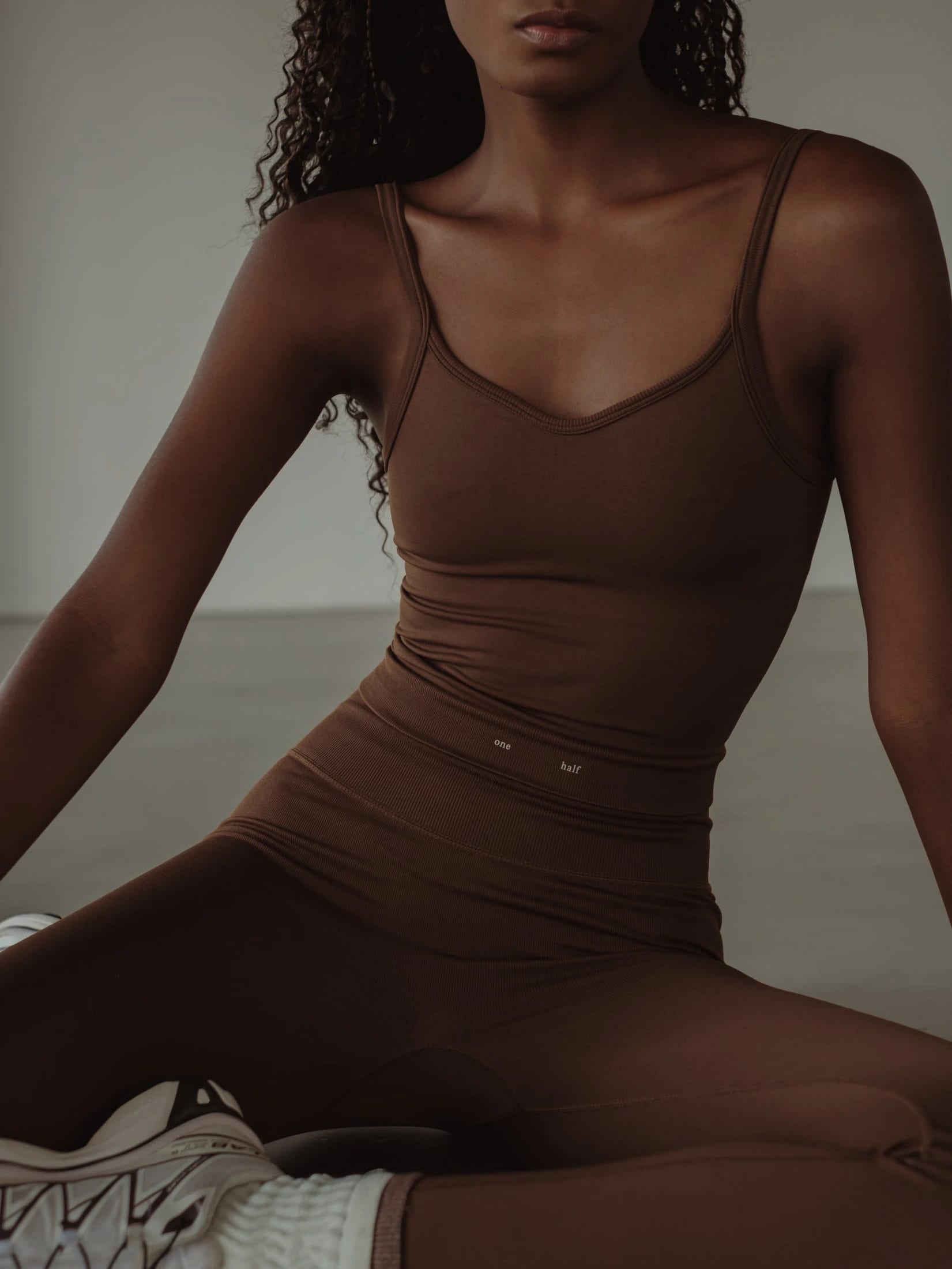 SOFT SEAMLESS TANK TOP - SEPIA - imagen 1