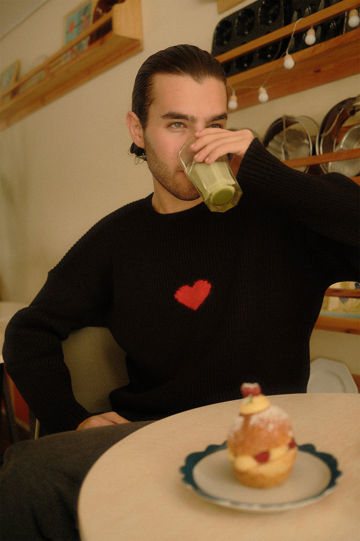 FUZZY HEART SWEATER BLACK - imagen 5