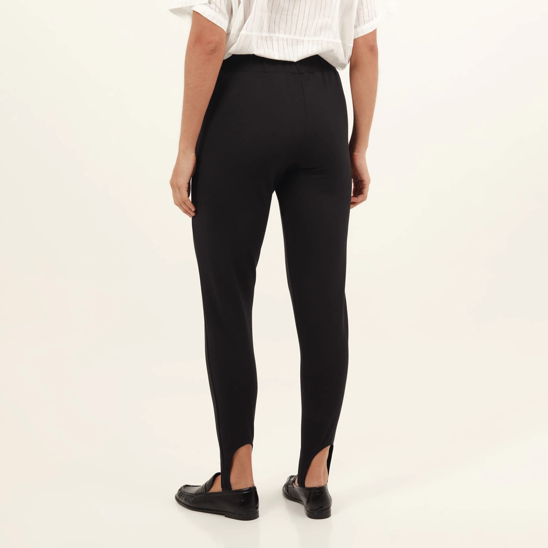 Pantalón con estribo tiro medio bota skinny - imagen 4