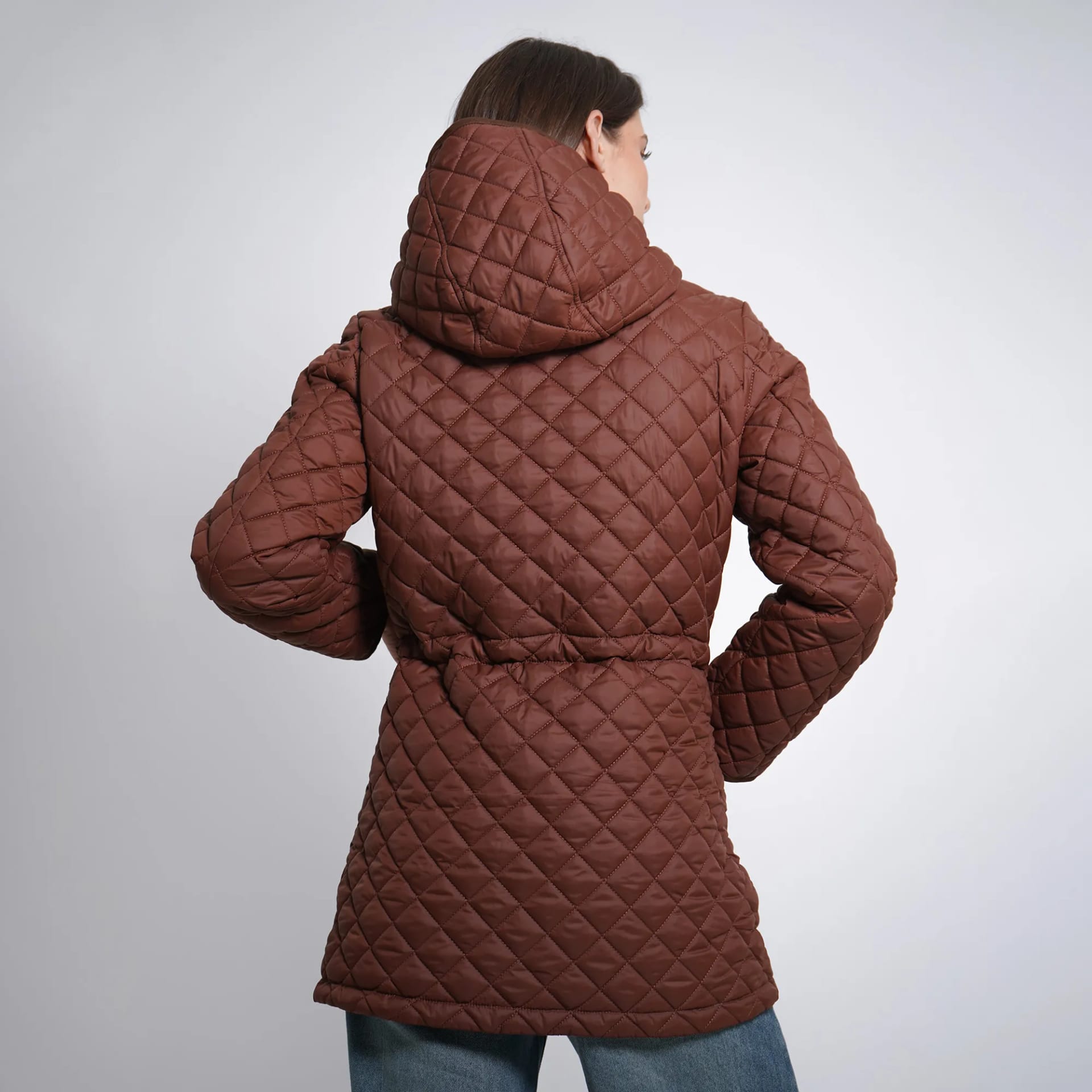 Chaqueta acolchada larga cuello alto con capucha y ajuste en cintura - imagen 31