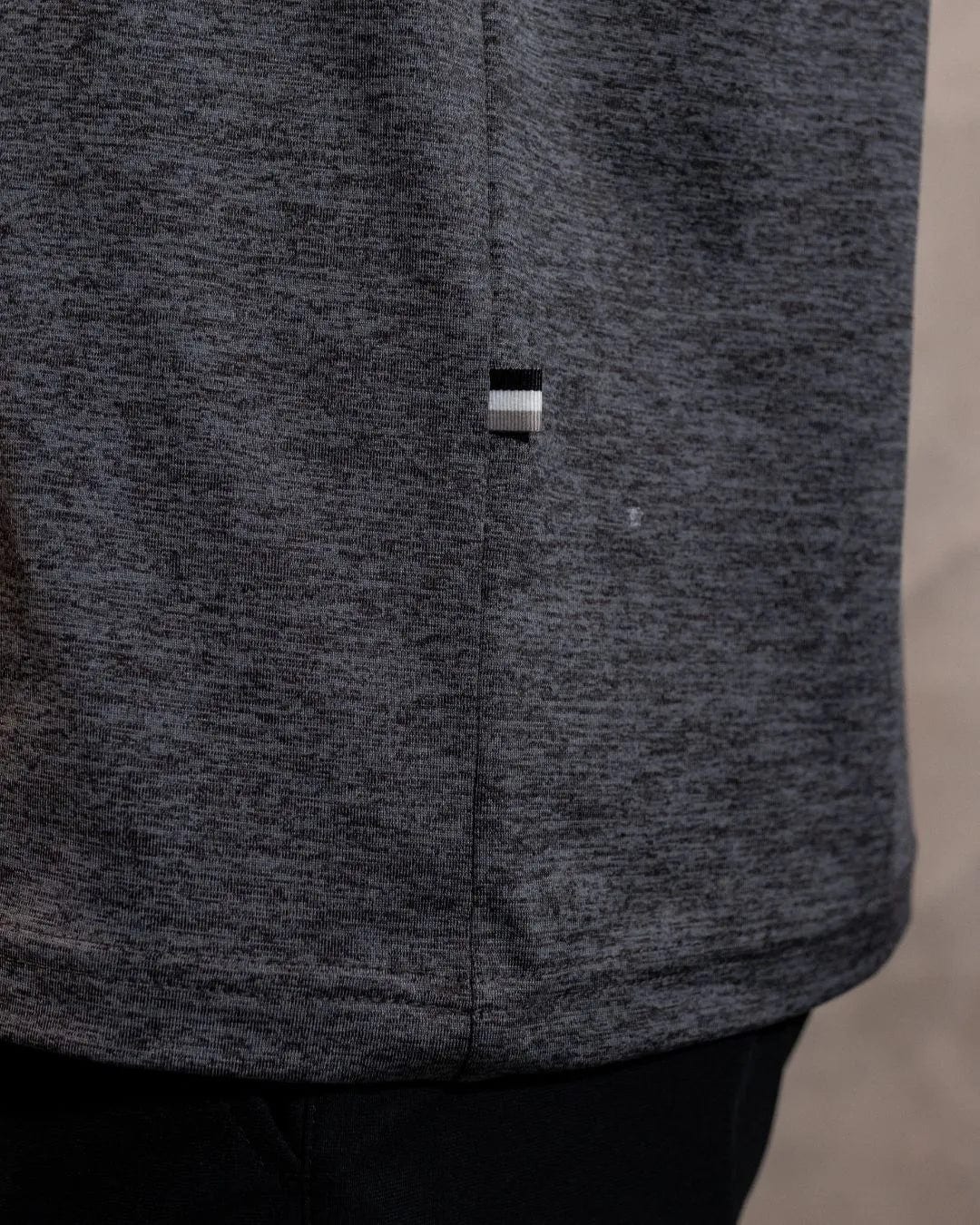 Camiseta Performance Antiarrugas Gris Jaspe Oscuro - imagen 4