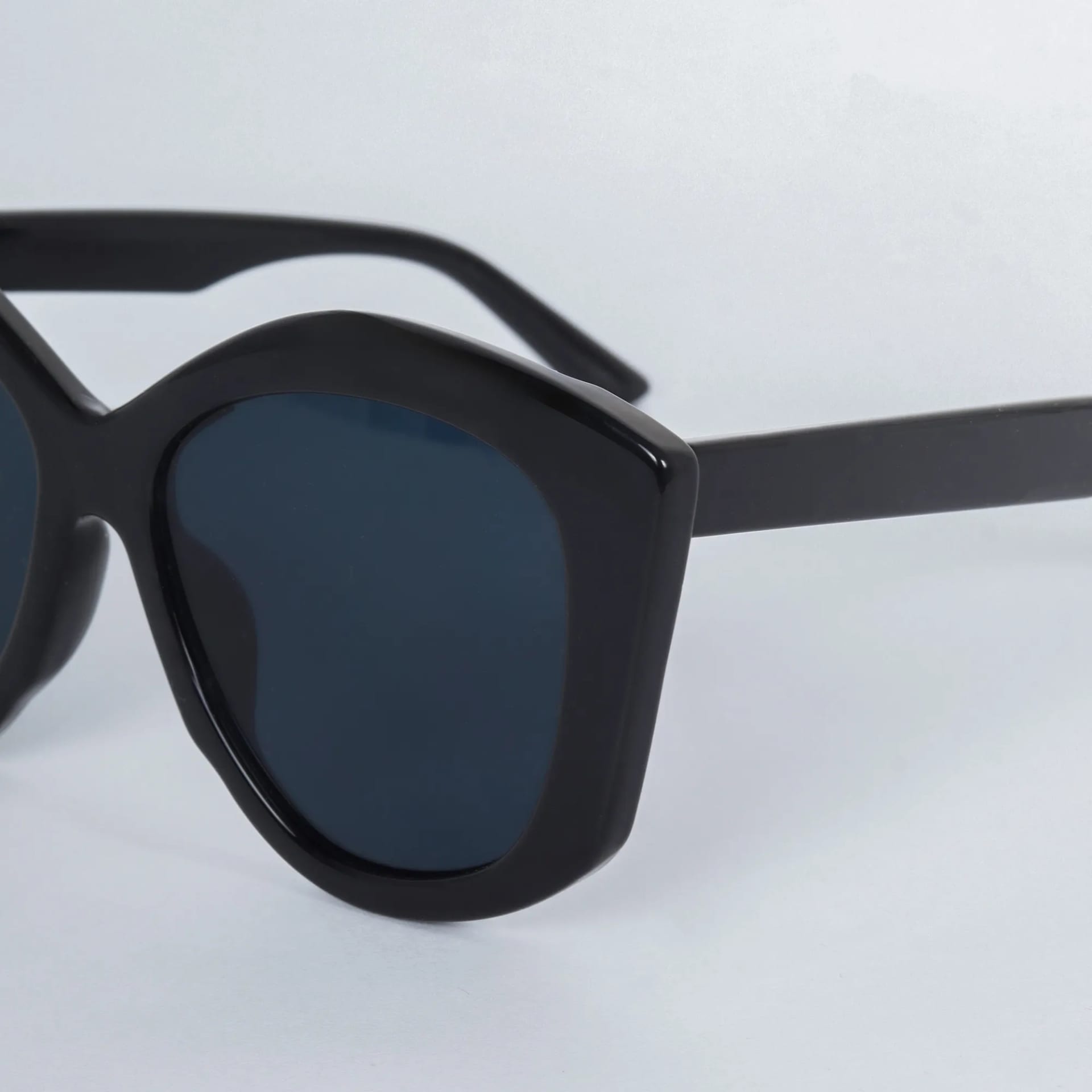 Gafas de sol Negras Asimetricas - imagen 4