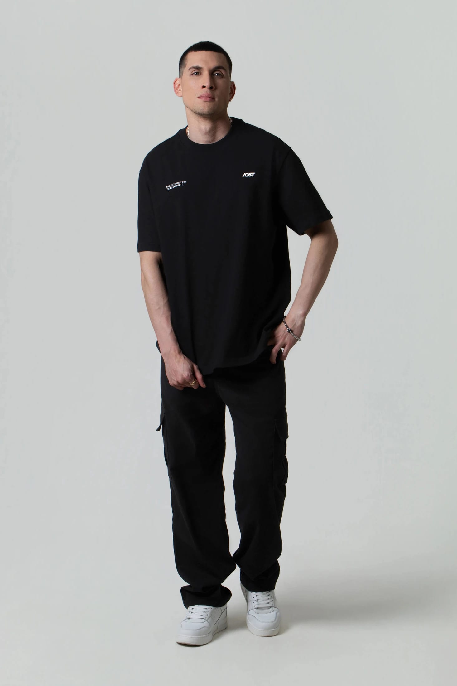 PANTALON CARGO COLOR NEGRO - imagen 4