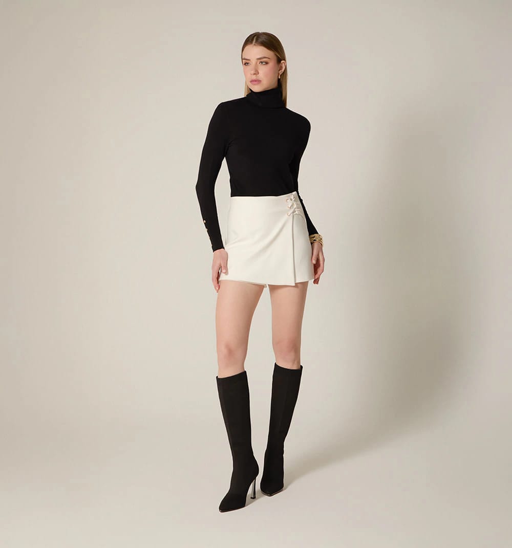 Falda short con cruce de tiras - imagen 2