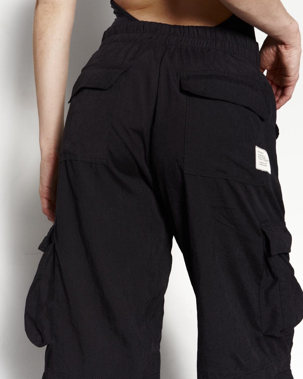 BLACK PARACHUTE PANTS - imagen 5
