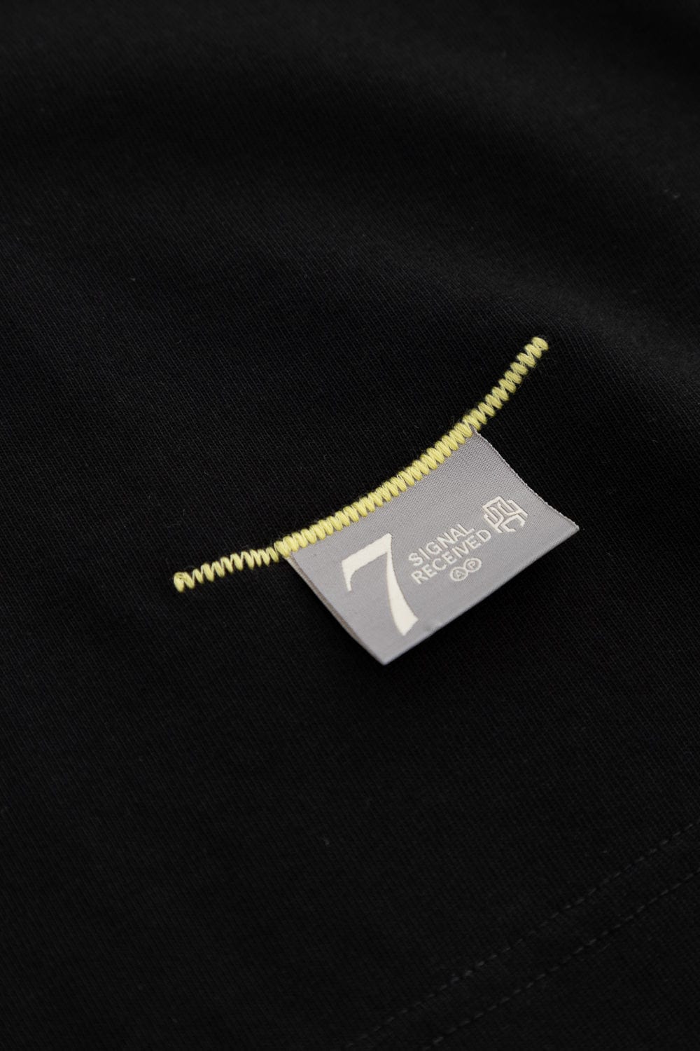 PRISMA BLACK T-SHIRT - imagen 12
