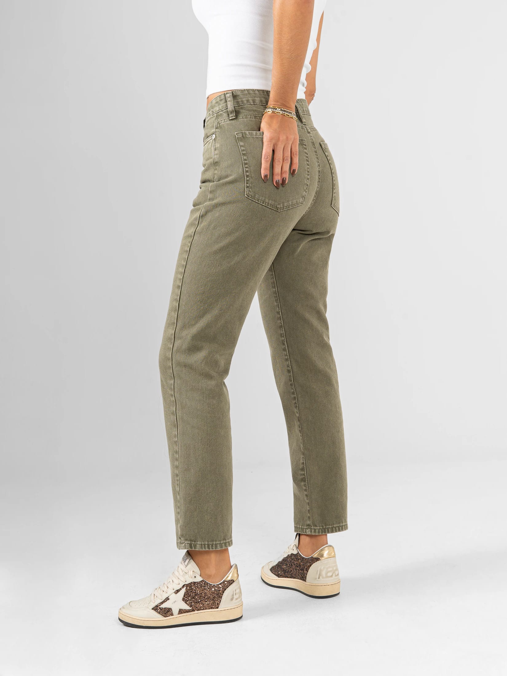 Ref: 0620527 Pantalón mom fit, rígido, tiro alto, tono verde - imagen 2