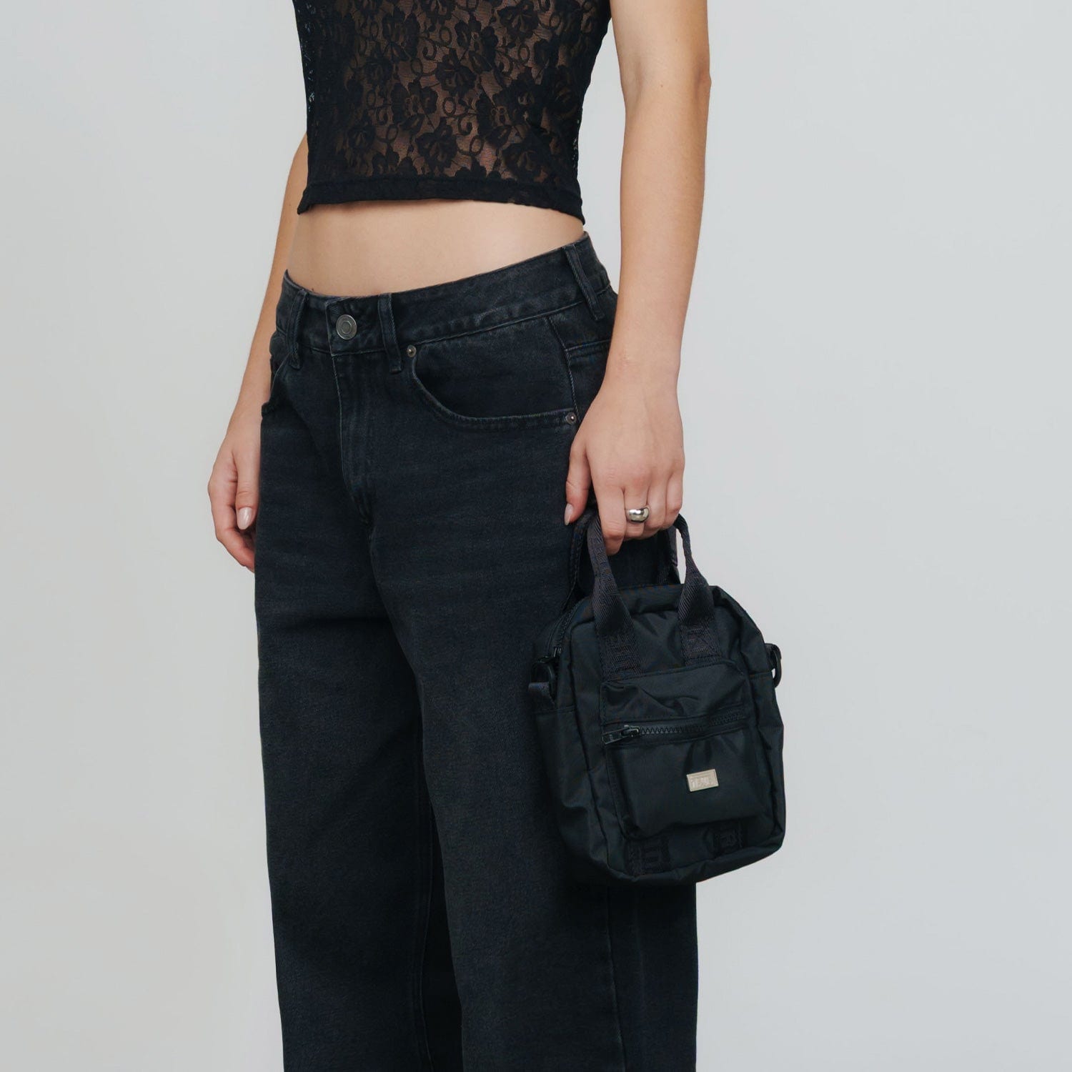 True Classic Crossbody Bag - Black - imagen 8
