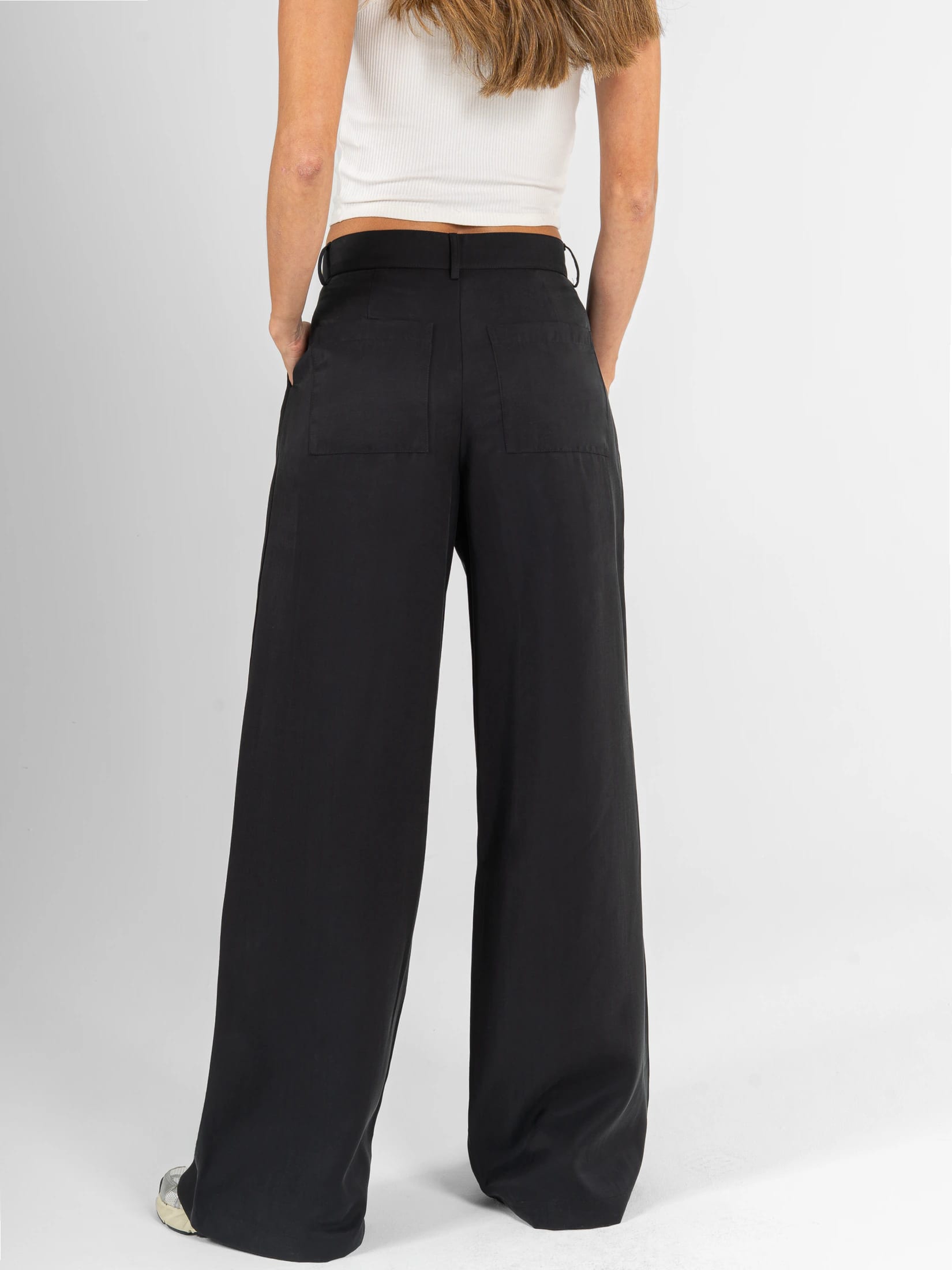 Ref: 0620598 Pantalón palazzo, tono negro, tejido plano liviano, detalle pretina, tiro alto - imagen 2