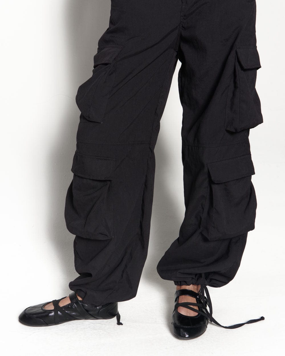 BLACK PARACHUTE PANTS - imagen 7