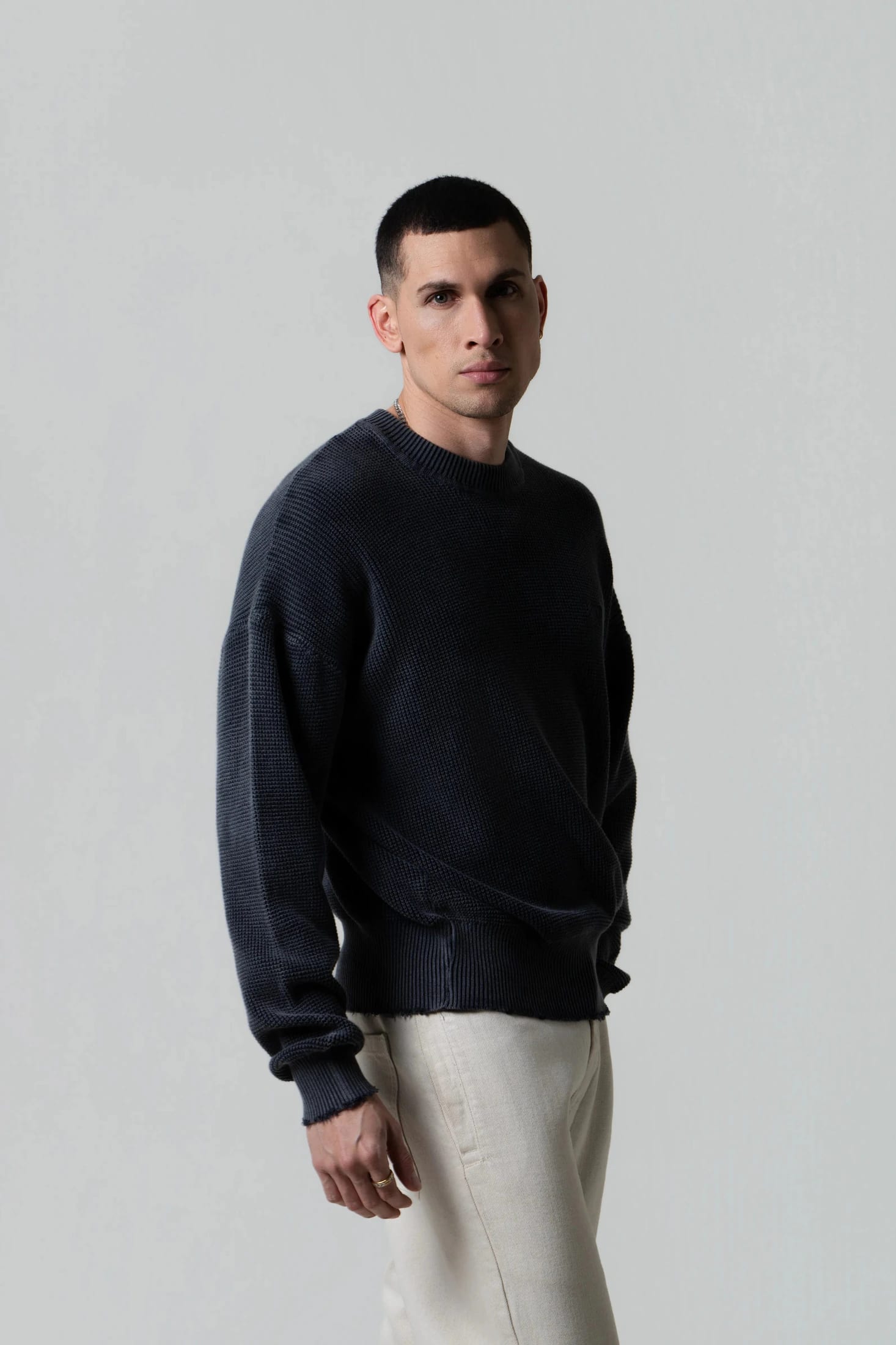 SWEATER CERRADO COLOR GRIS MEDIO - imagen 3