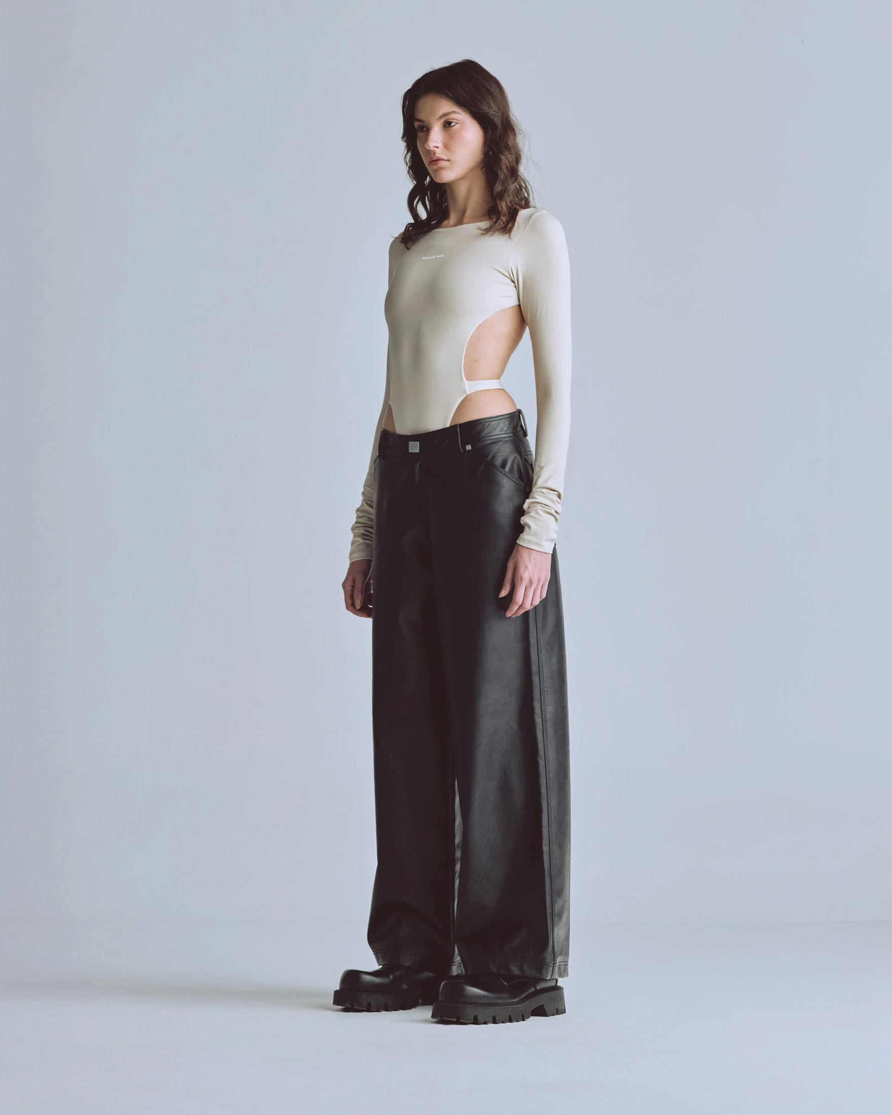 Basics Undergold Studio Backless Long Sleeve Body Cream - imagen 5