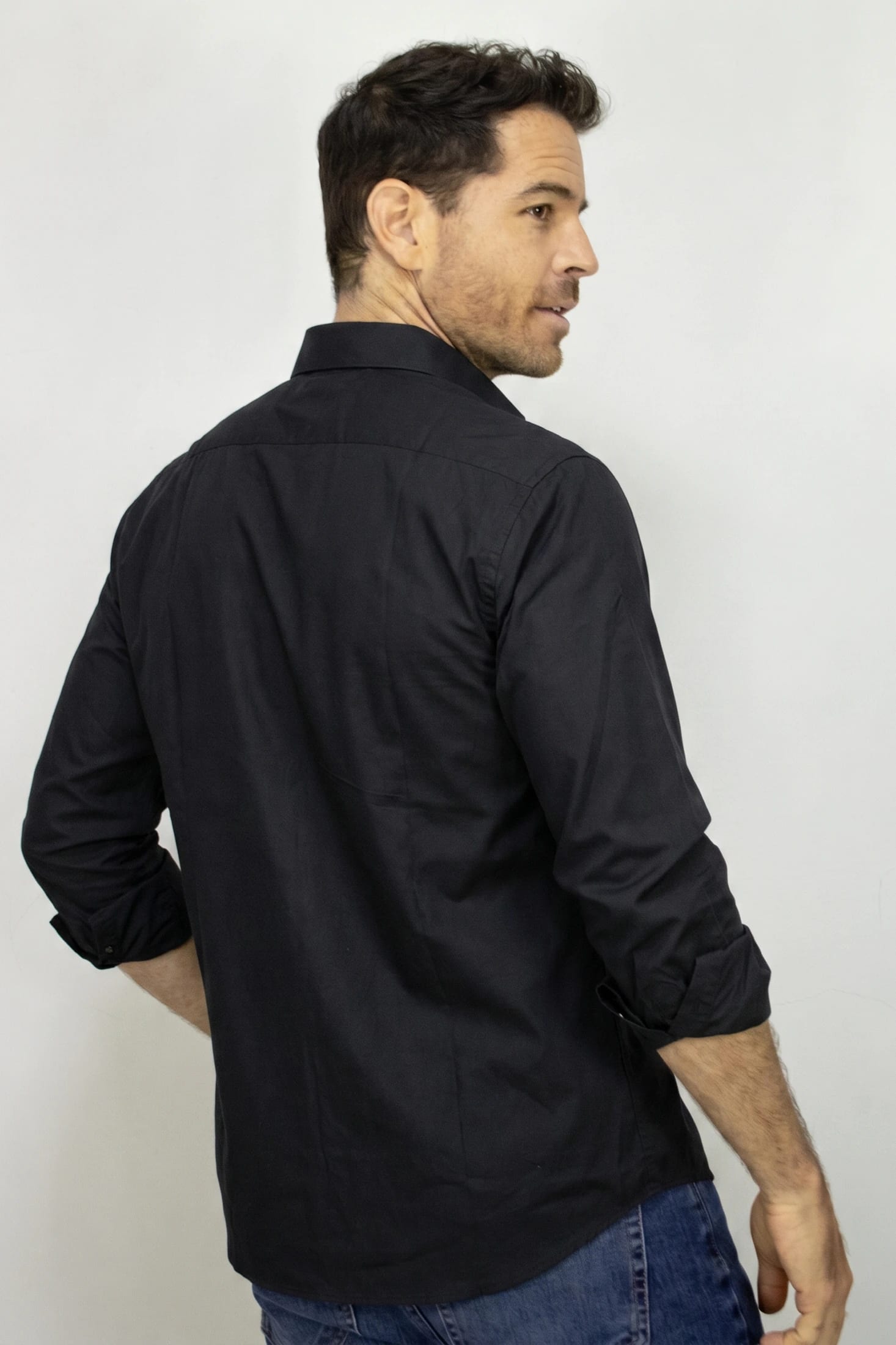 CAMISA MANGA LARGA NEGRA POPELINA PARA HOMBRE - imagen 2