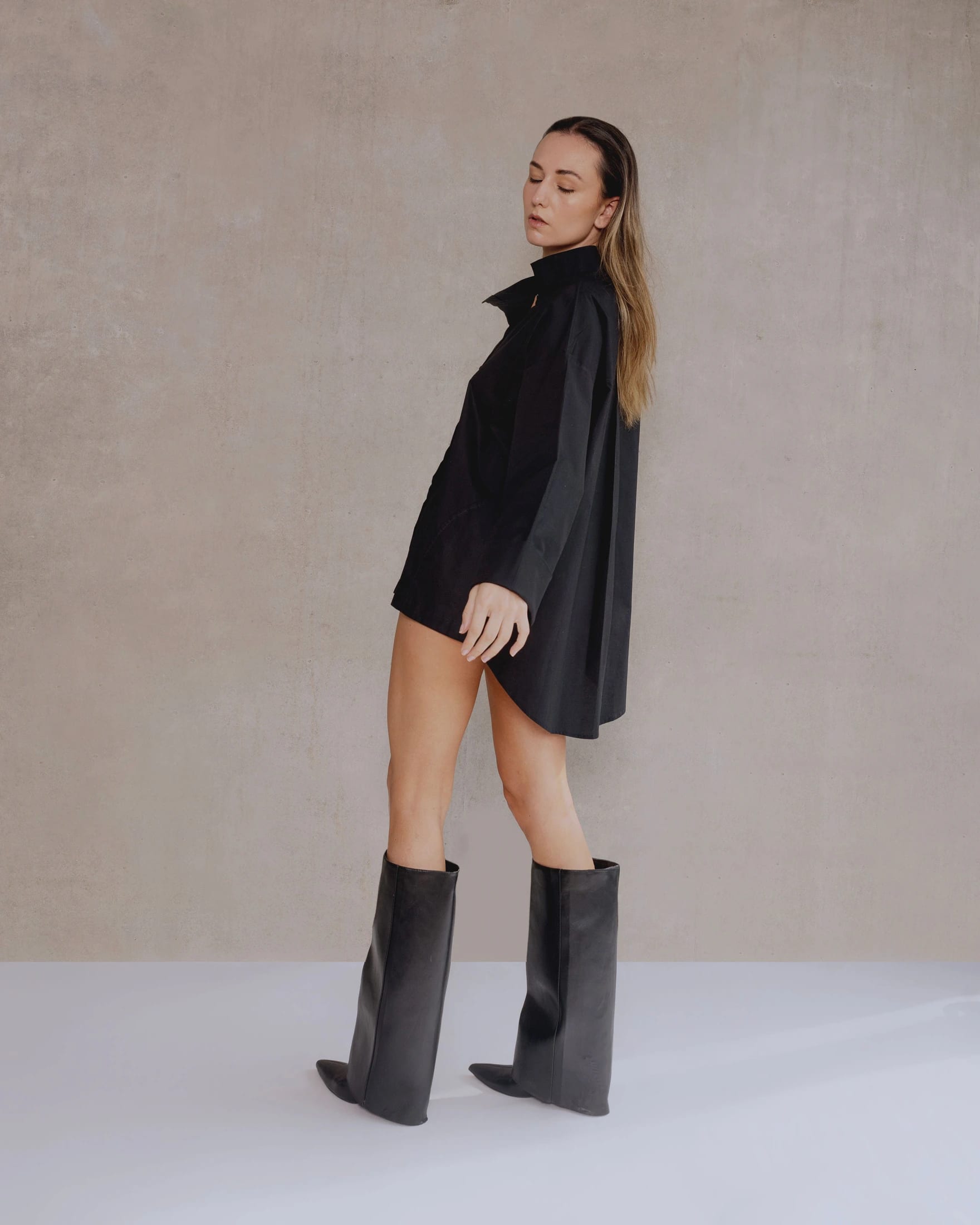 Asymmetric Black Shirt - imagen 1